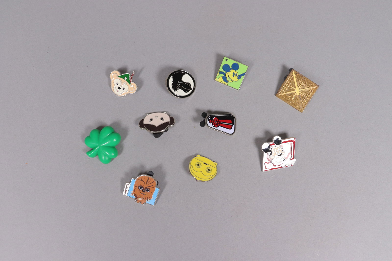 Lots Disney pins - 5