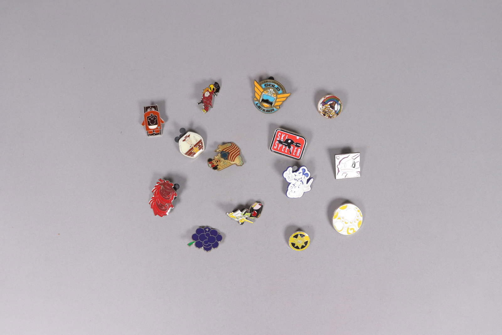 Lots Disney pins - 6