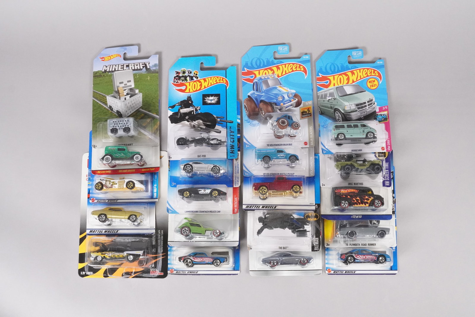 Lots Hot Wheels figure in box (1 of 5)
