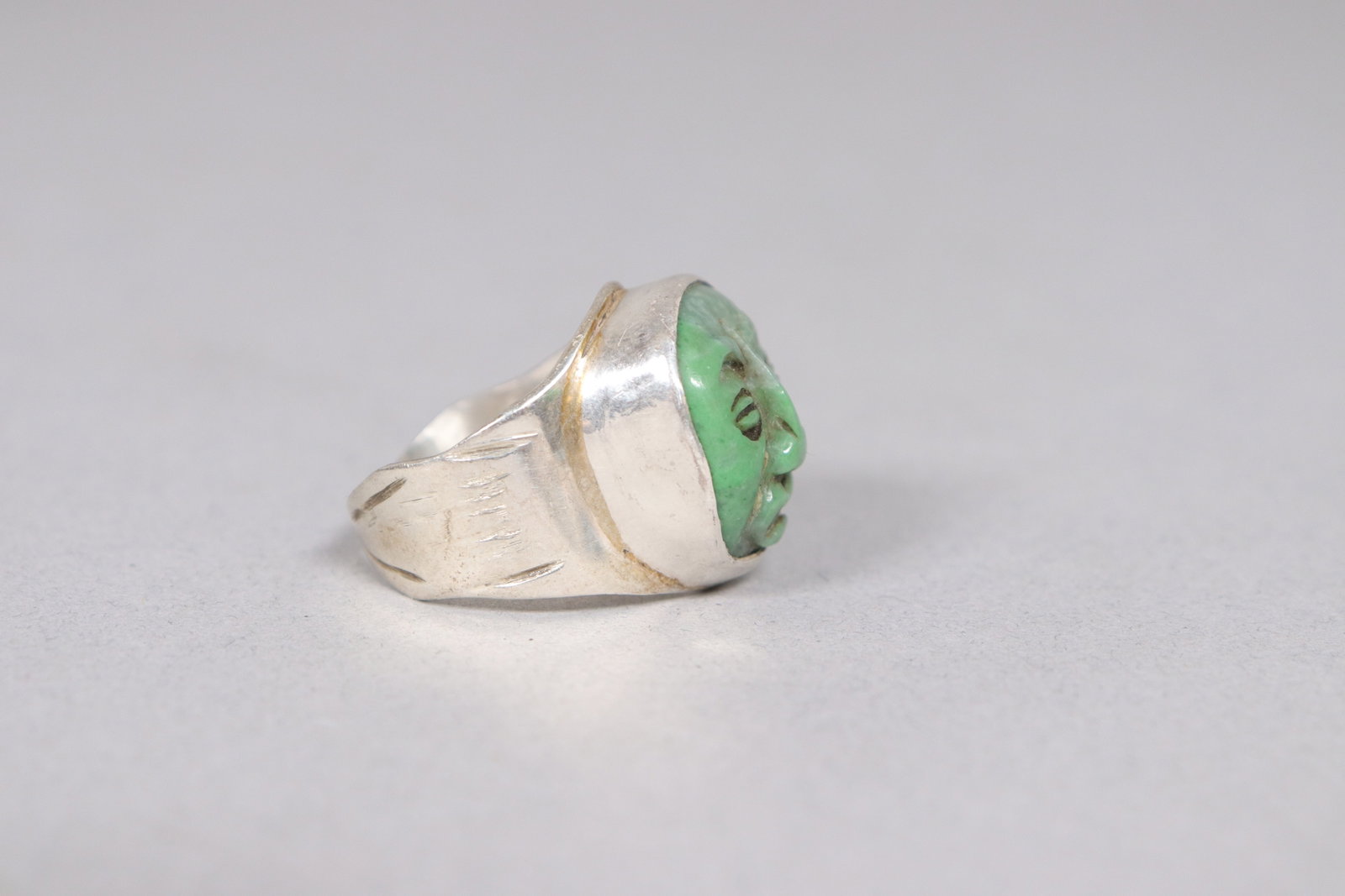 Pre-Columbian carved face ring - 3