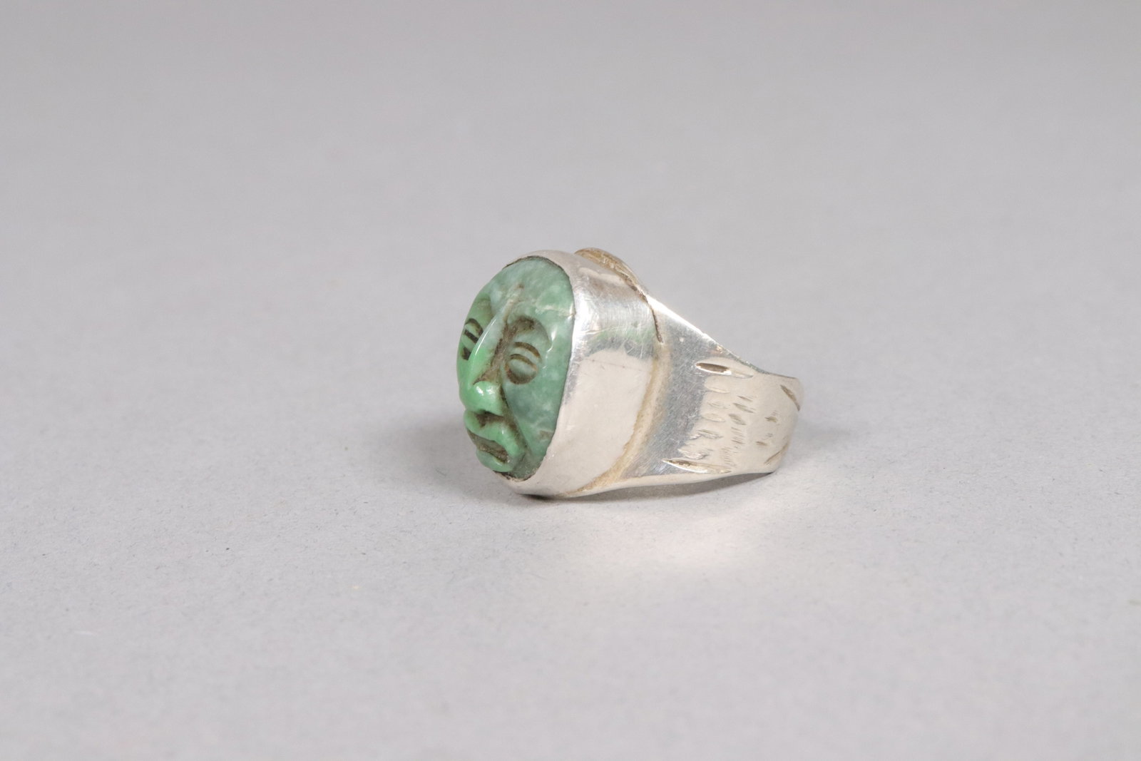 Pre-Columbian carved face ring - 5