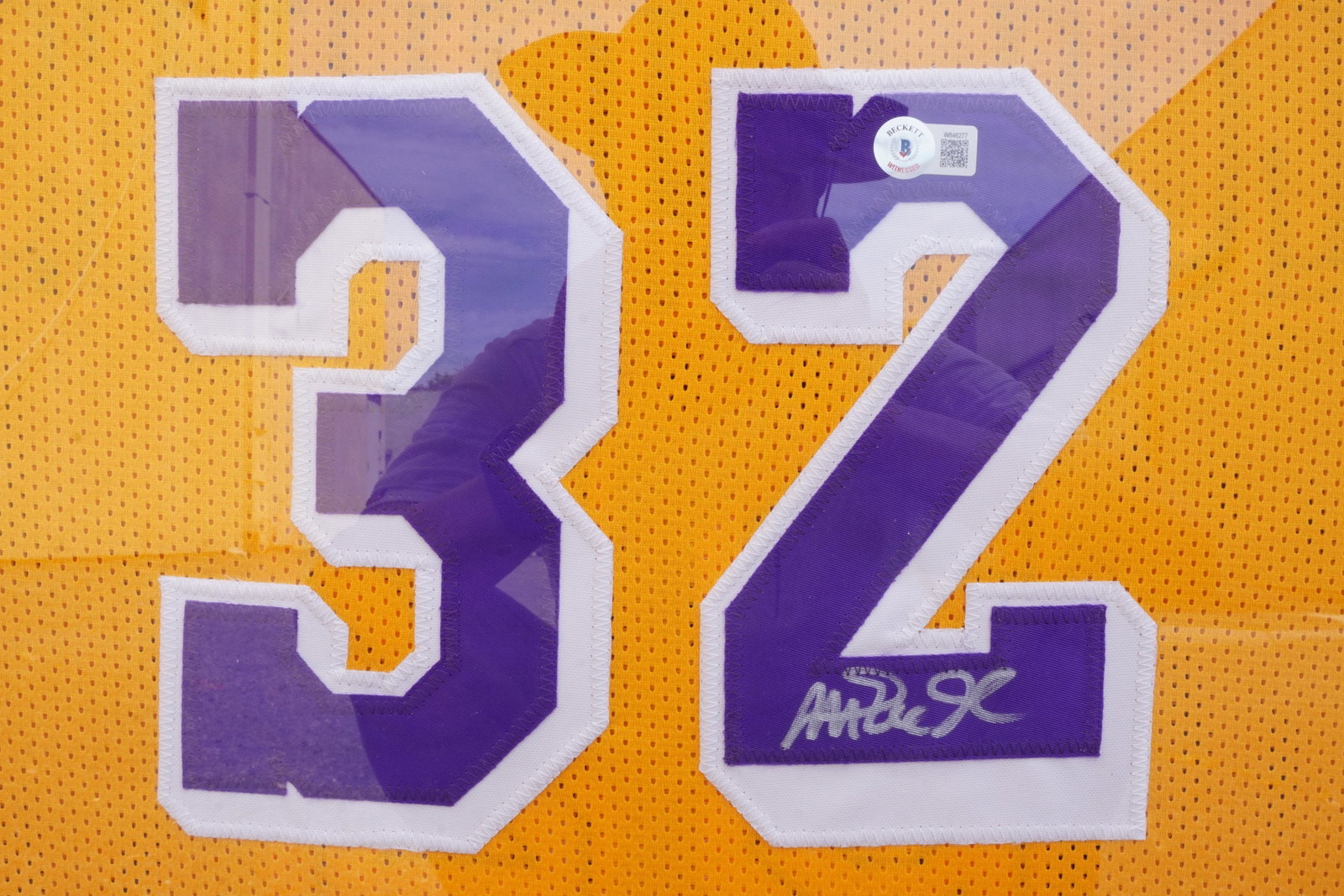 Magic Johnson signed jersey - 3