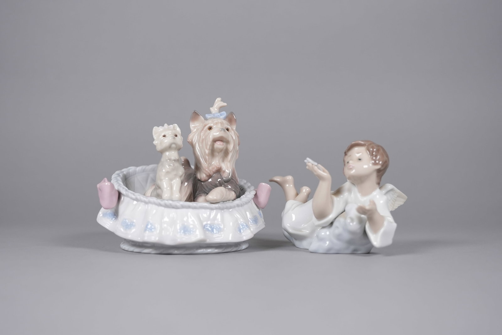 Lots Lladro figurines: Lots Lladro figurines. Largest H: 4.8" x W: 5.1."