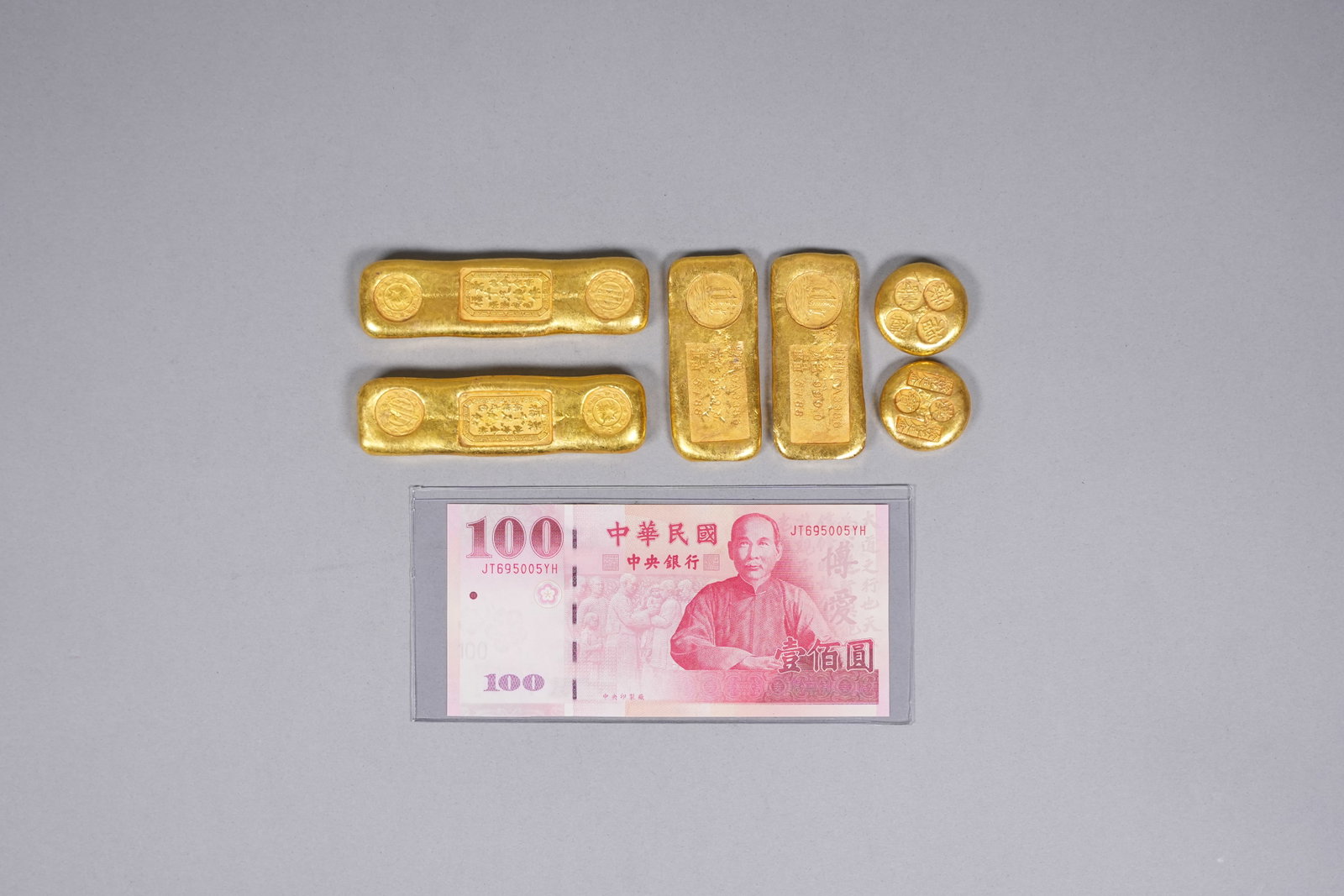 Lots Chinese ingots ungraded: Lots Chinese ingots ungraded. We do not guarantee its material, engraving, carvings, weight and age. All sales are final, no return.