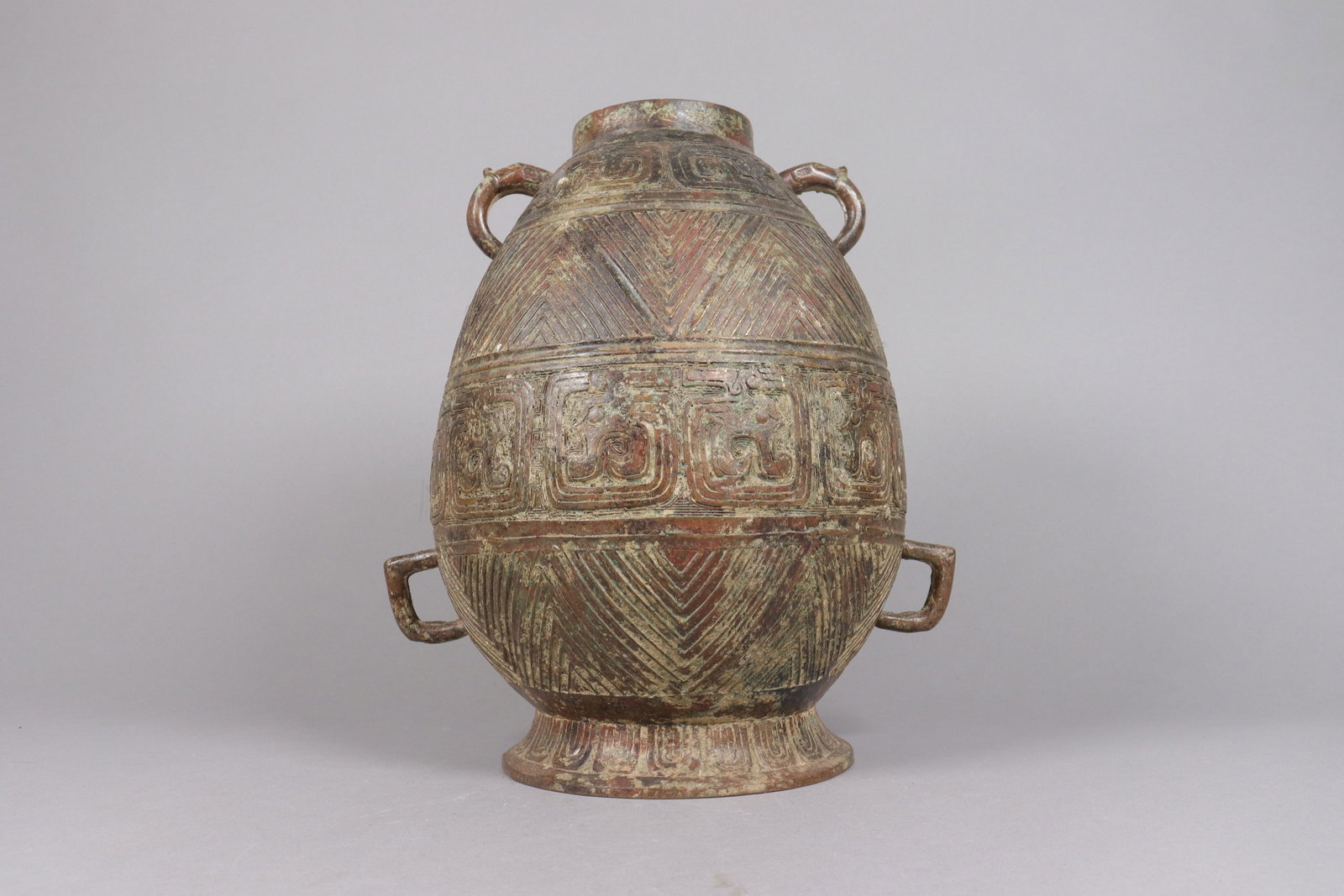 Chinese large bronze vessel - 2