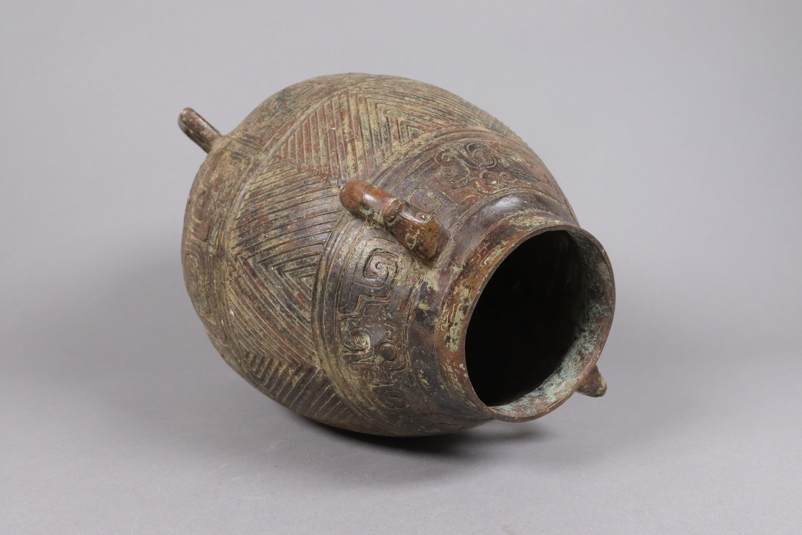 Chinese large bronze vessel - 6