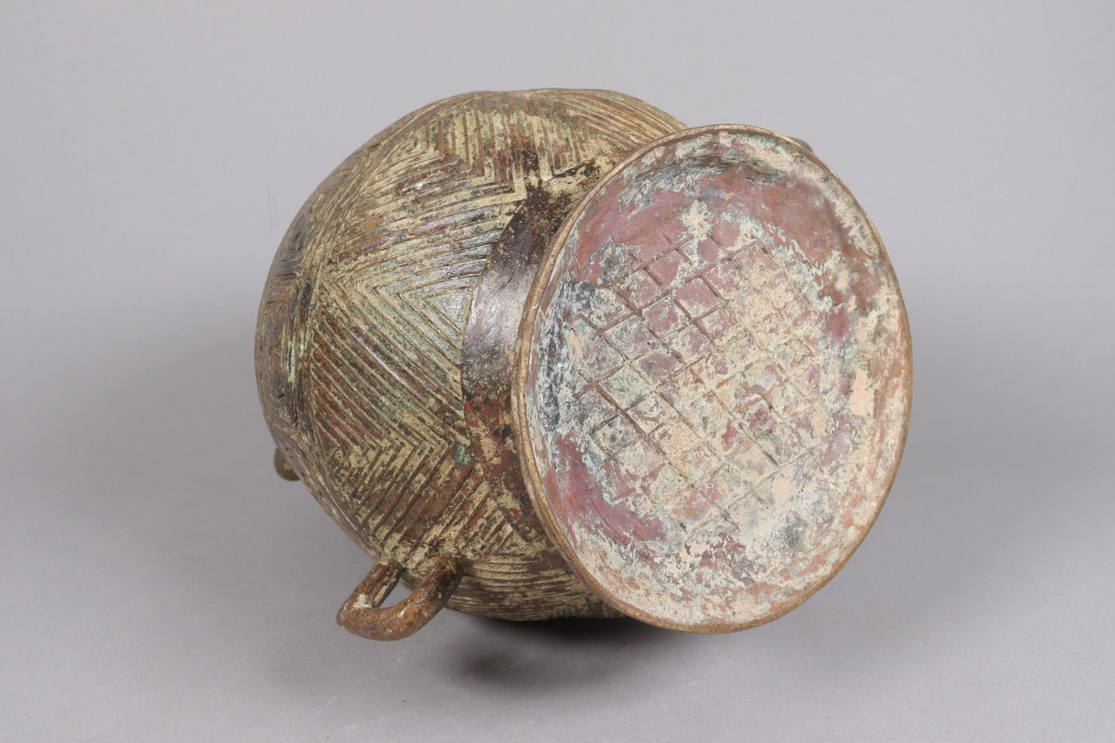 Chinese large bronze vessel - 8
