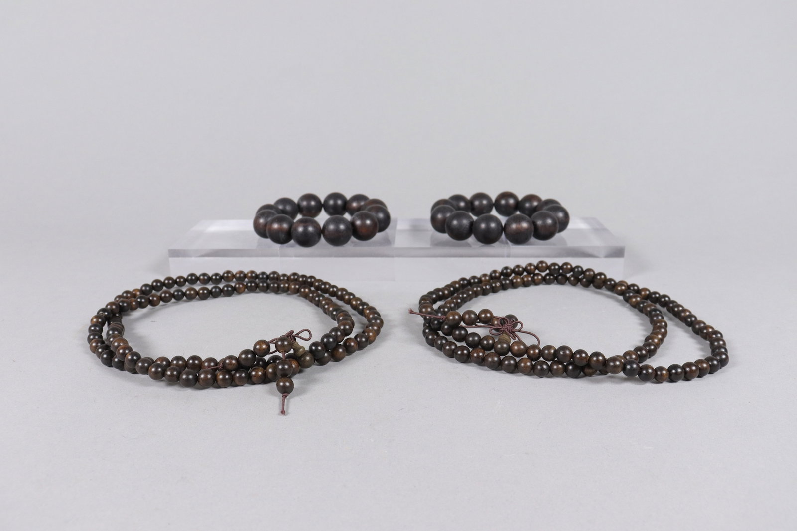 Lots Chinese beaded items: Lots Chinese fine beaded items.