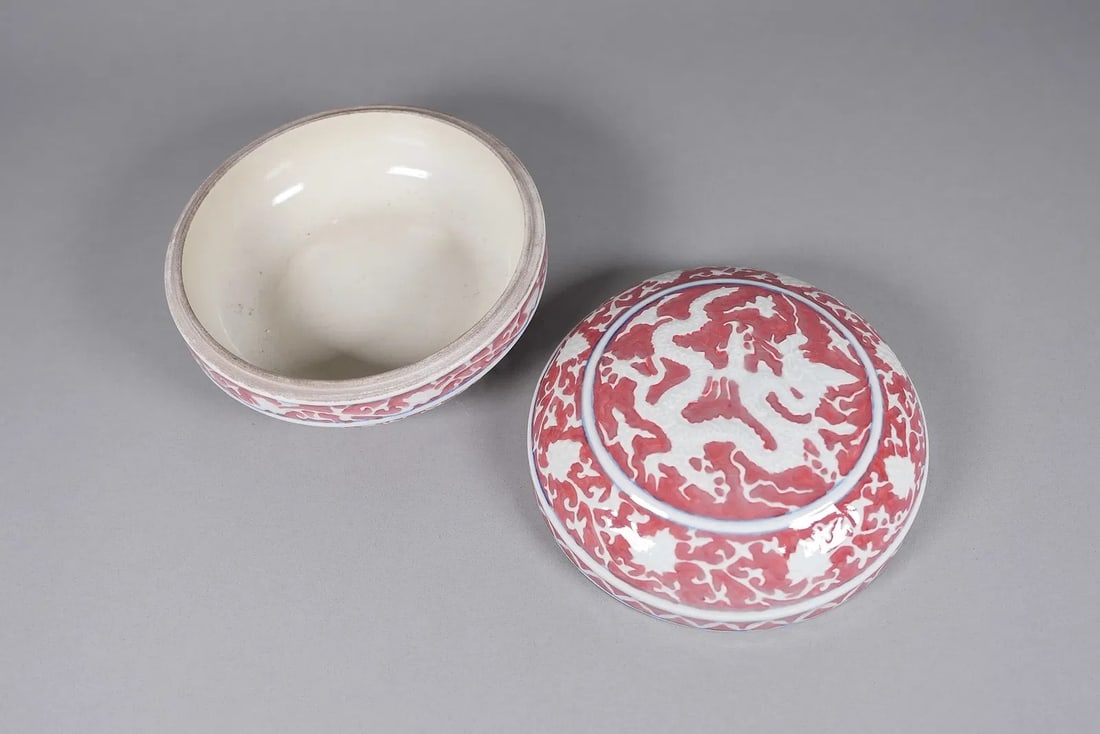Chinese fine round lidded box - 3