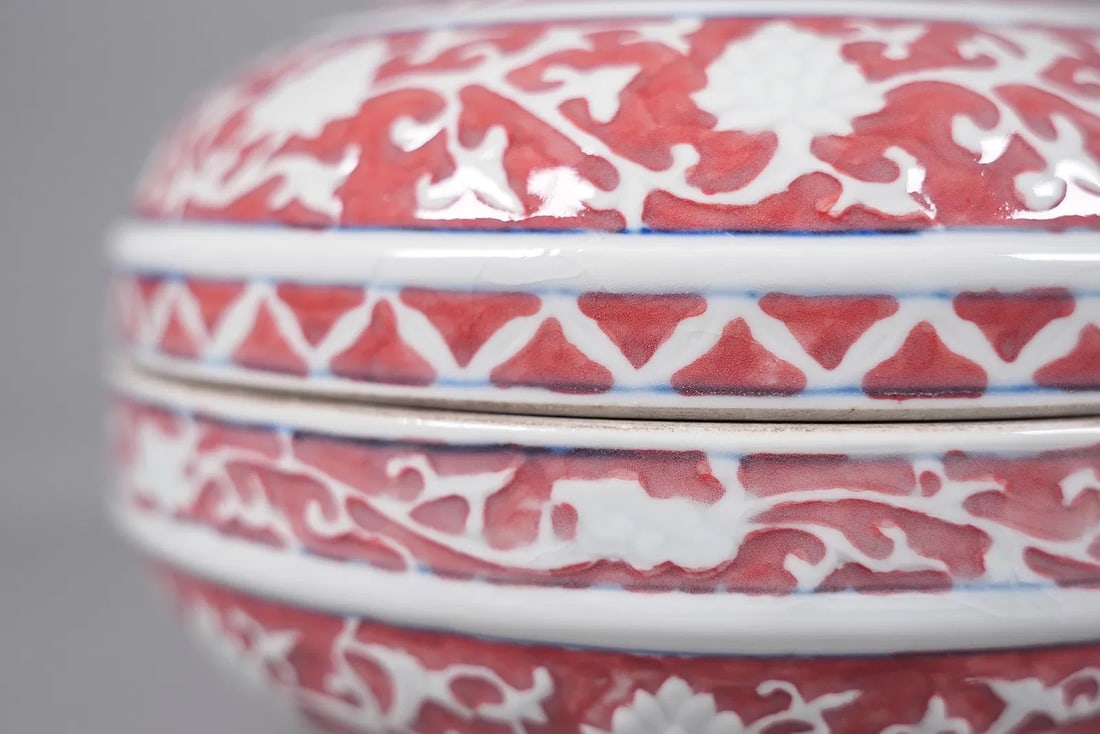 Chinese fine round lidded box - 6