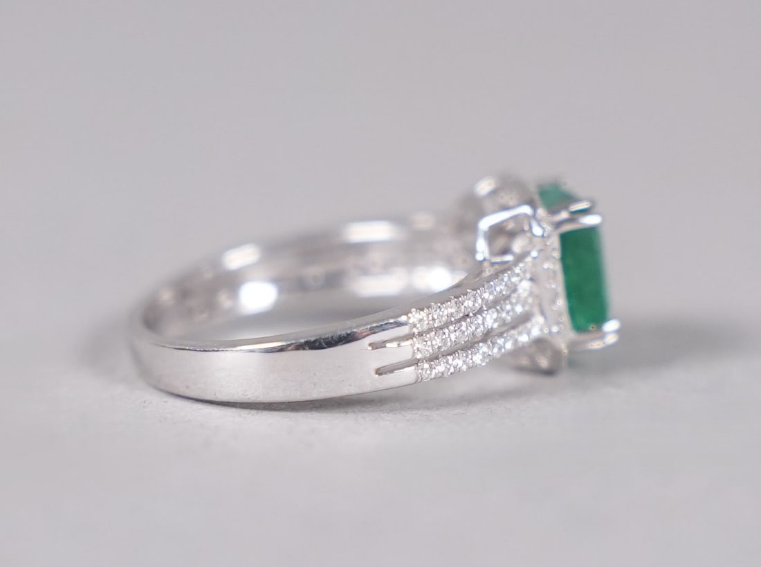 Platinum natural emerald diamond ring - 3