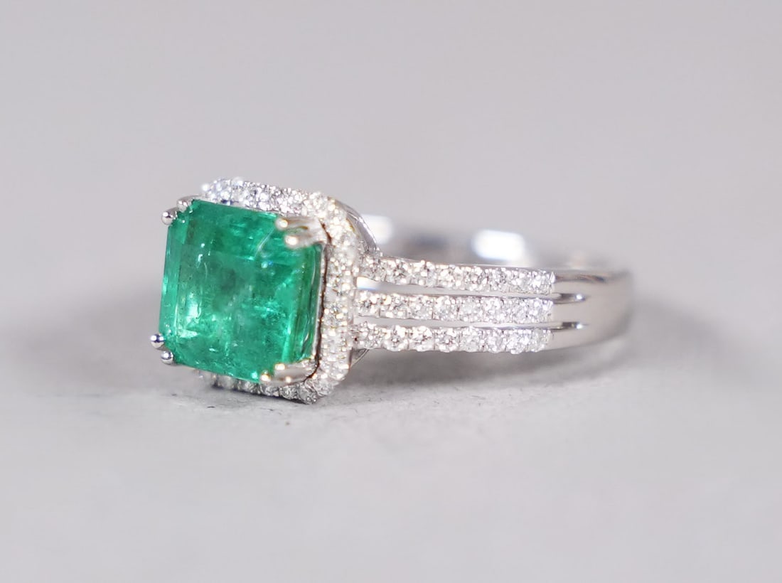 Platinum natural emerald diamond ring - 5