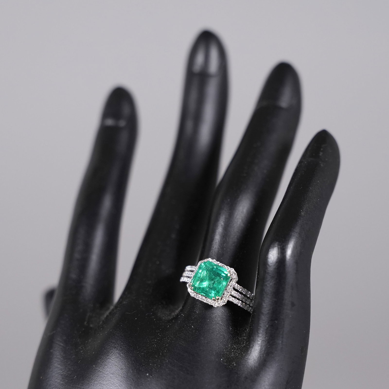 Platinum natural emerald diamond ring - 6