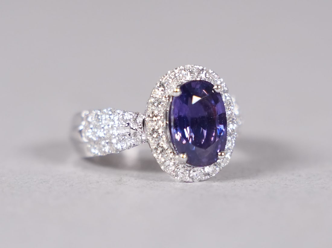 Platinum natural sapphire diamond ring GIA: Platinum natural fine sapphire and diamond ring, comes with GIA report. Total 2.85 carats natural sapphire, and total 1.04 carats natural diamonds. US ring size 6.8.