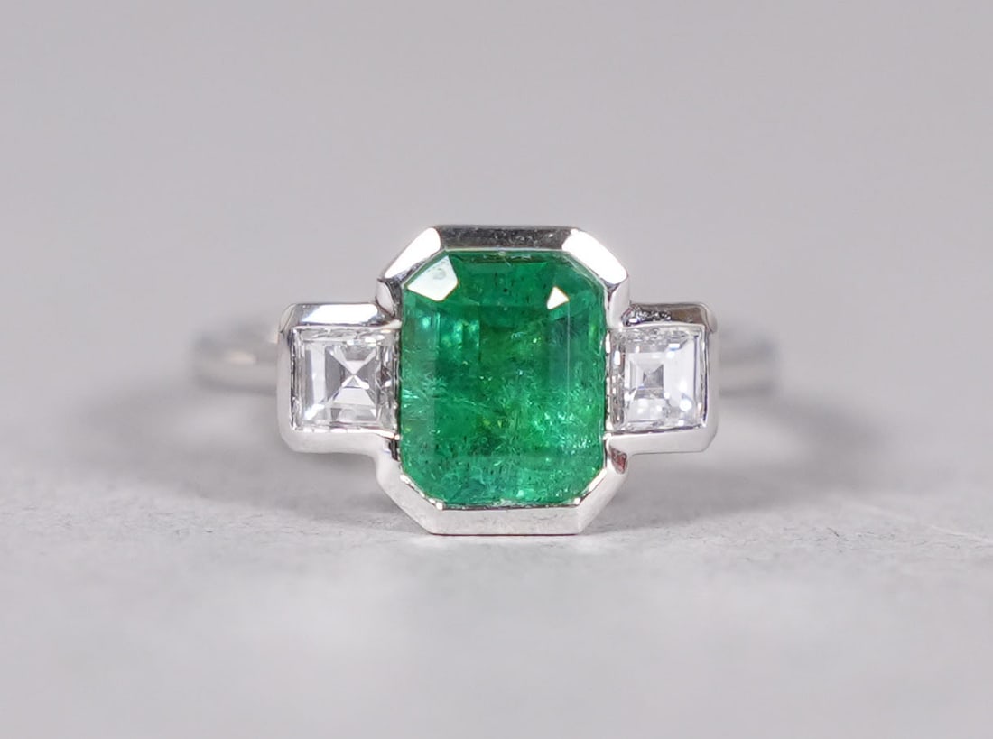 Platinum natural emerald diamond ring - 2