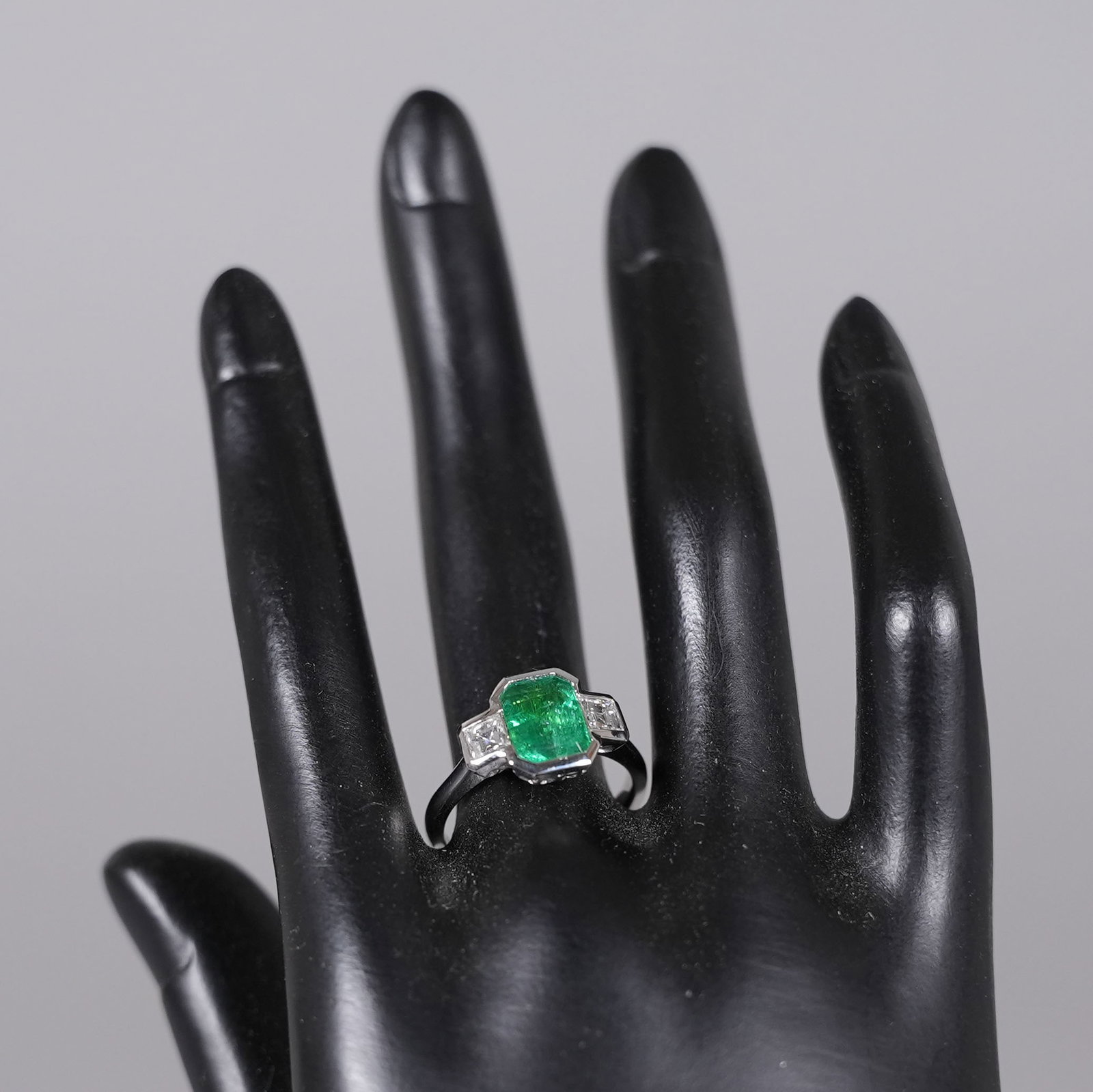Platinum natural emerald diamond ring - 6