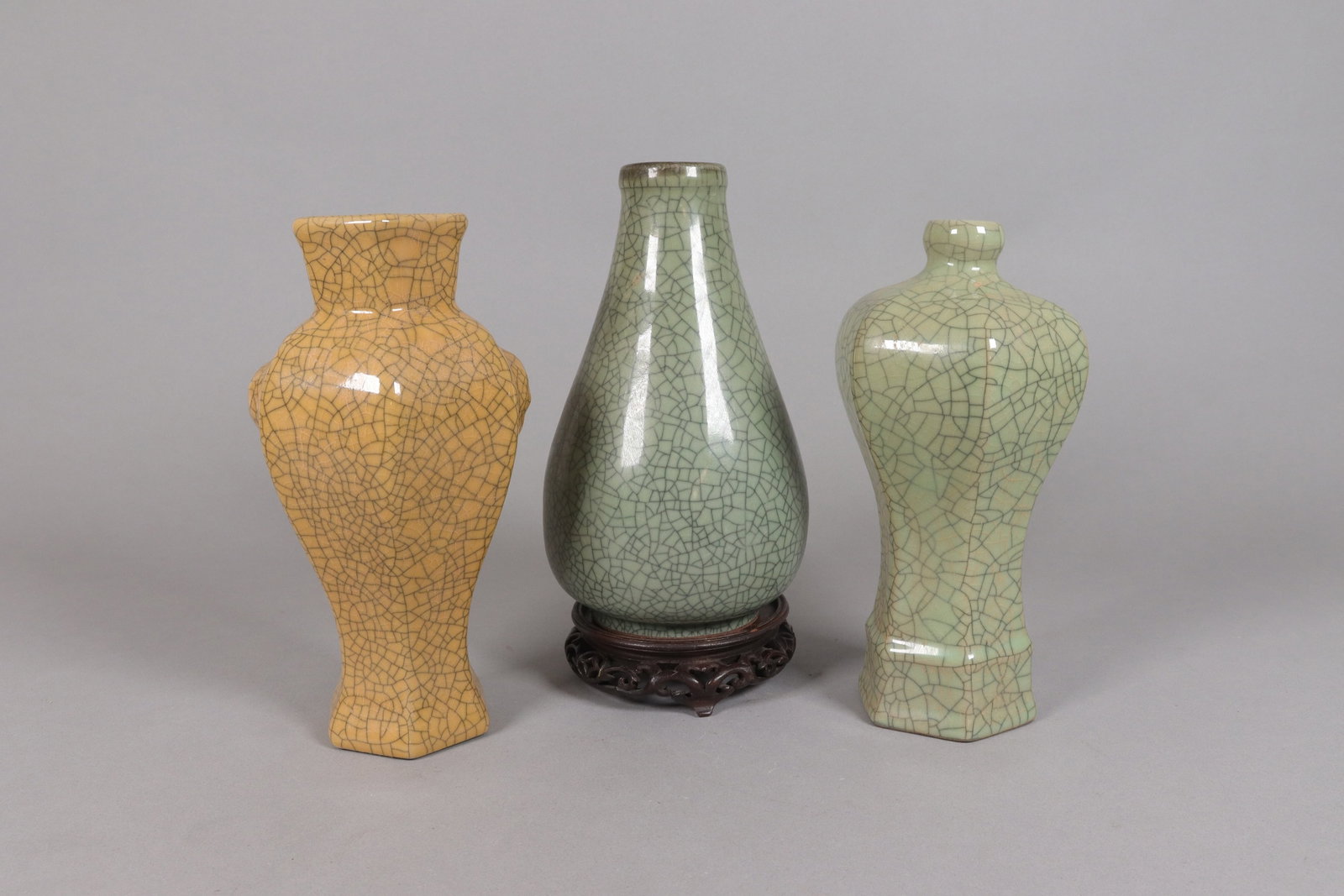 3 Chinese fine crackled vase: 3 Chinese fine crackled vase. H: 9" x W: 3.5."
