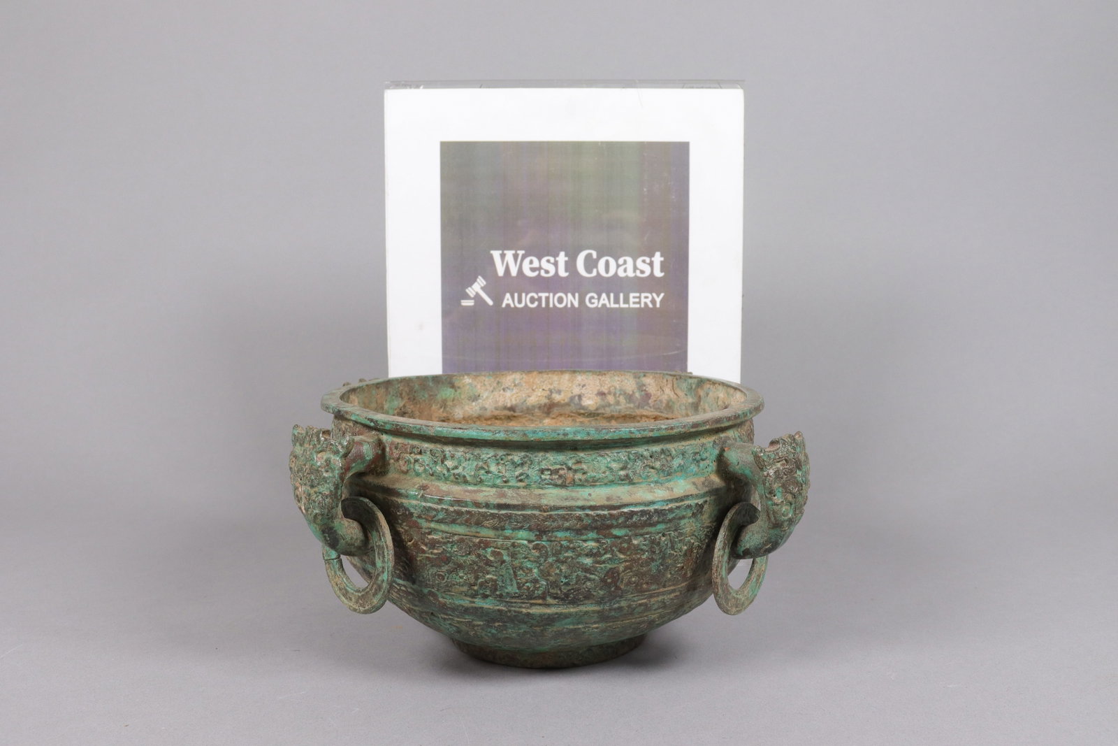 Chinese large bronze vessel - 2