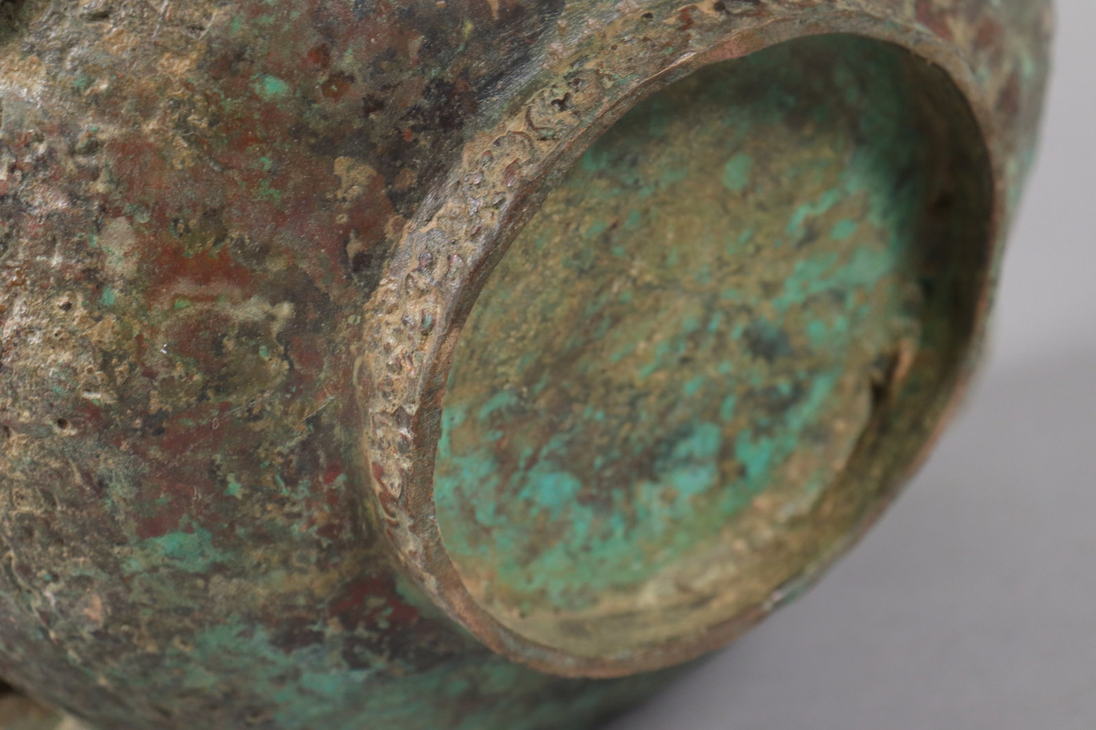 Chinese large bronze vessel - 5