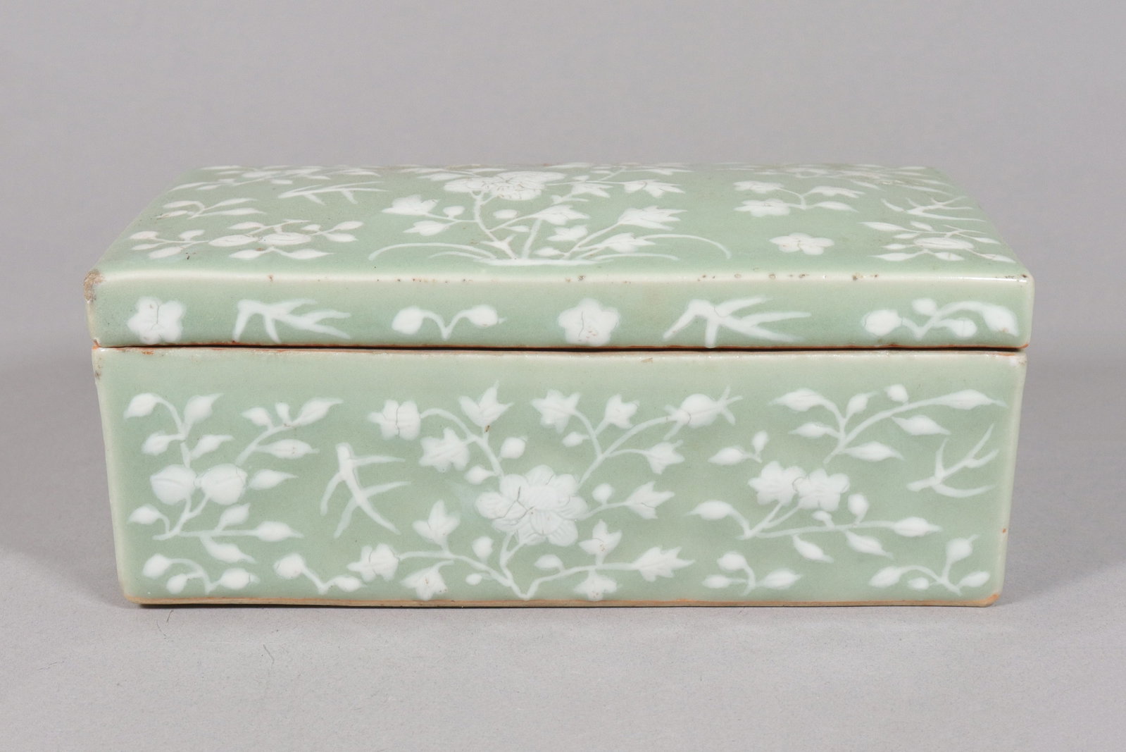 Chinese fine antique porcelain box (1 of 7)