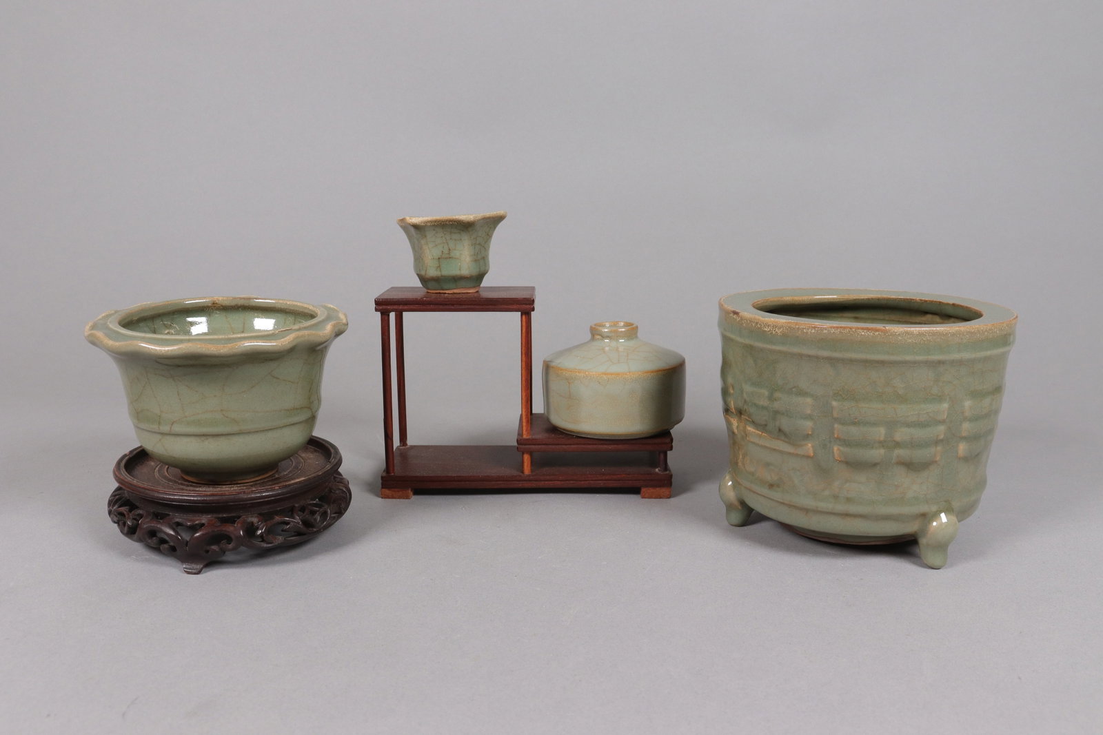 Lots Chinese fine porcelains: Lots Chinese fine porcelains, largest H: 5.45" x W: 4.45."