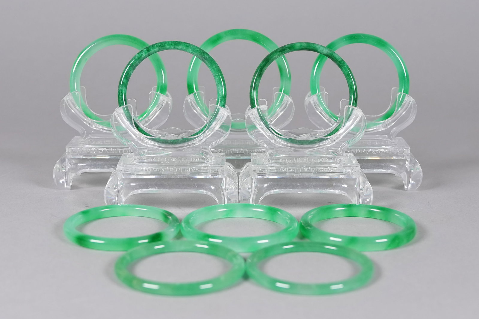 Lots Chinese apple green bangles: Lots Chinese fine bangles.