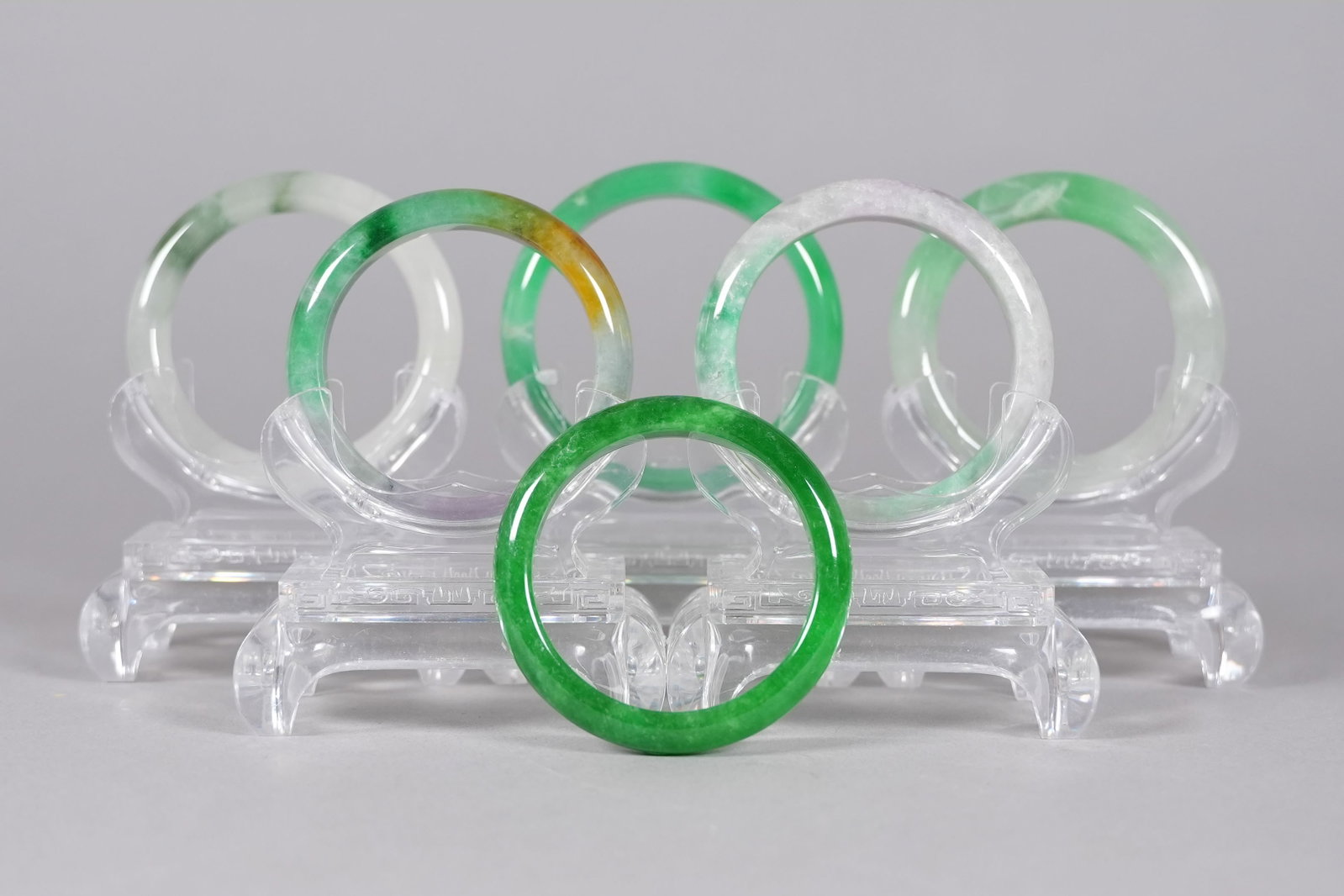 Lots Chinese fine bangles: Lots Chinese fine bangles.