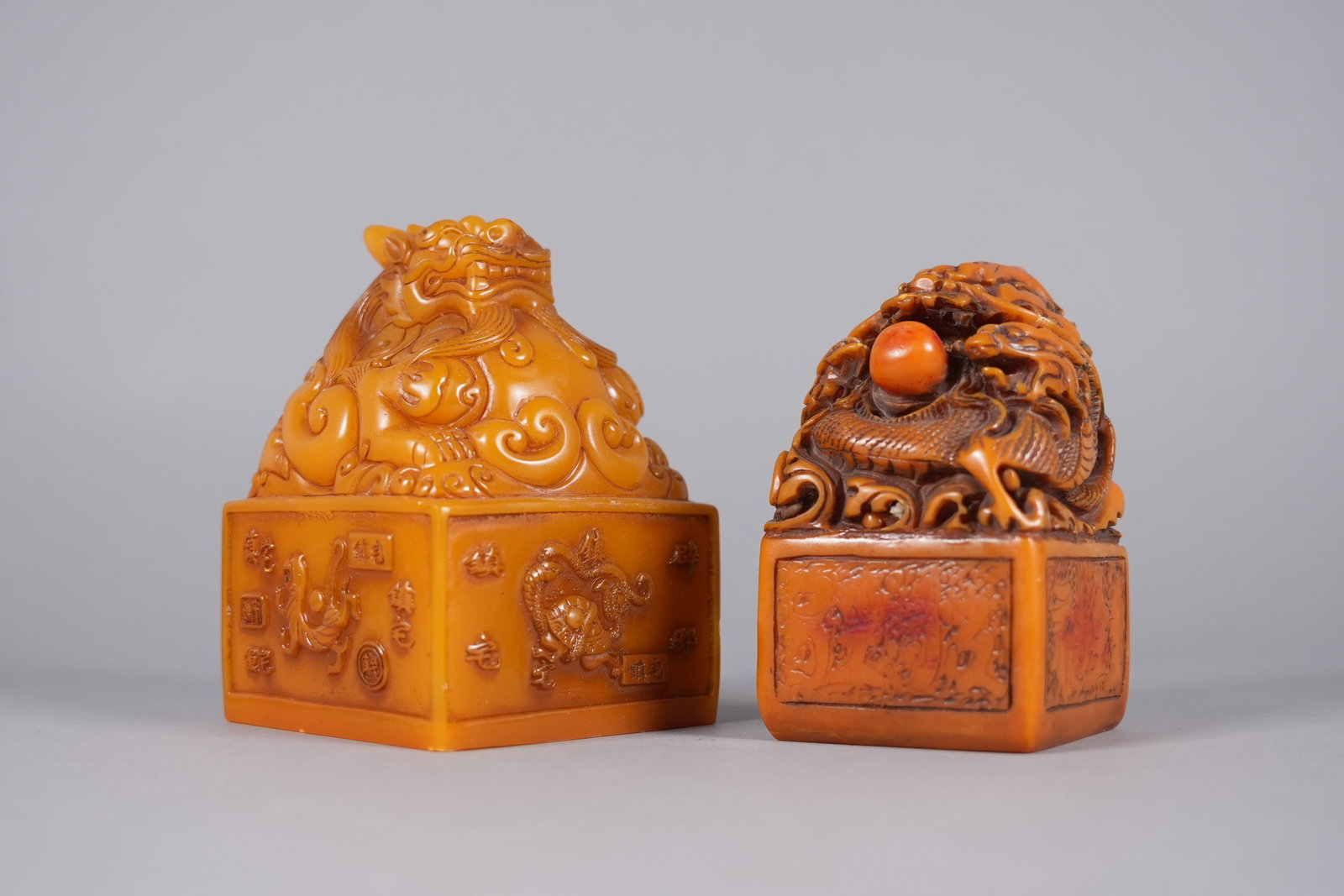 2 Chinese fine carved seal: 2 Chinese fine carved seal. H: 6" x W: 4."