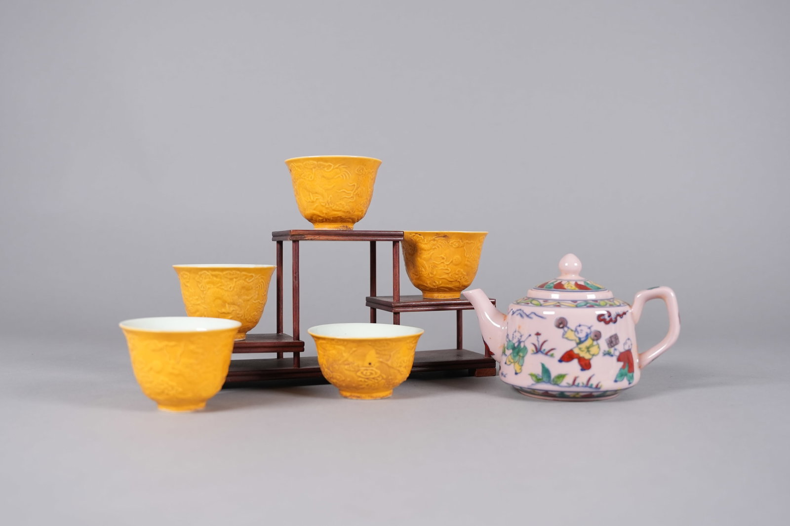 Lots Chinese fine porcelains: Lots Chinese fine porcelains, largest H: 3.5" x W: 5.5."