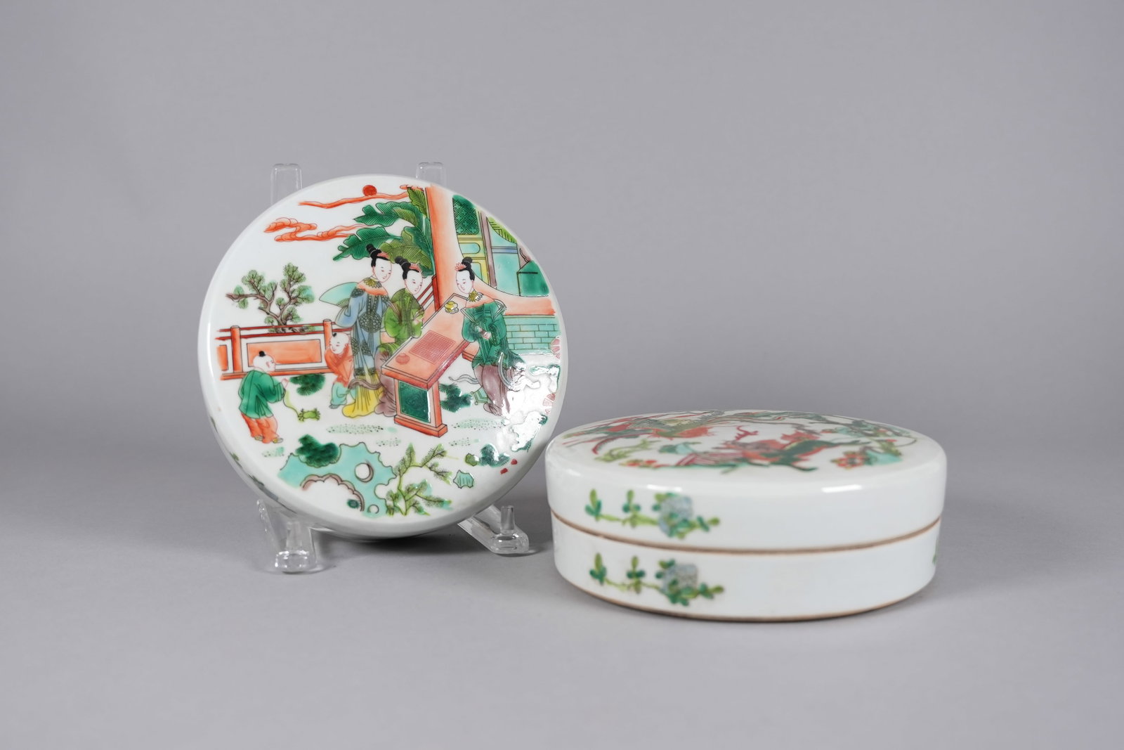 2 Chinese round porcelain box (1 of 7)