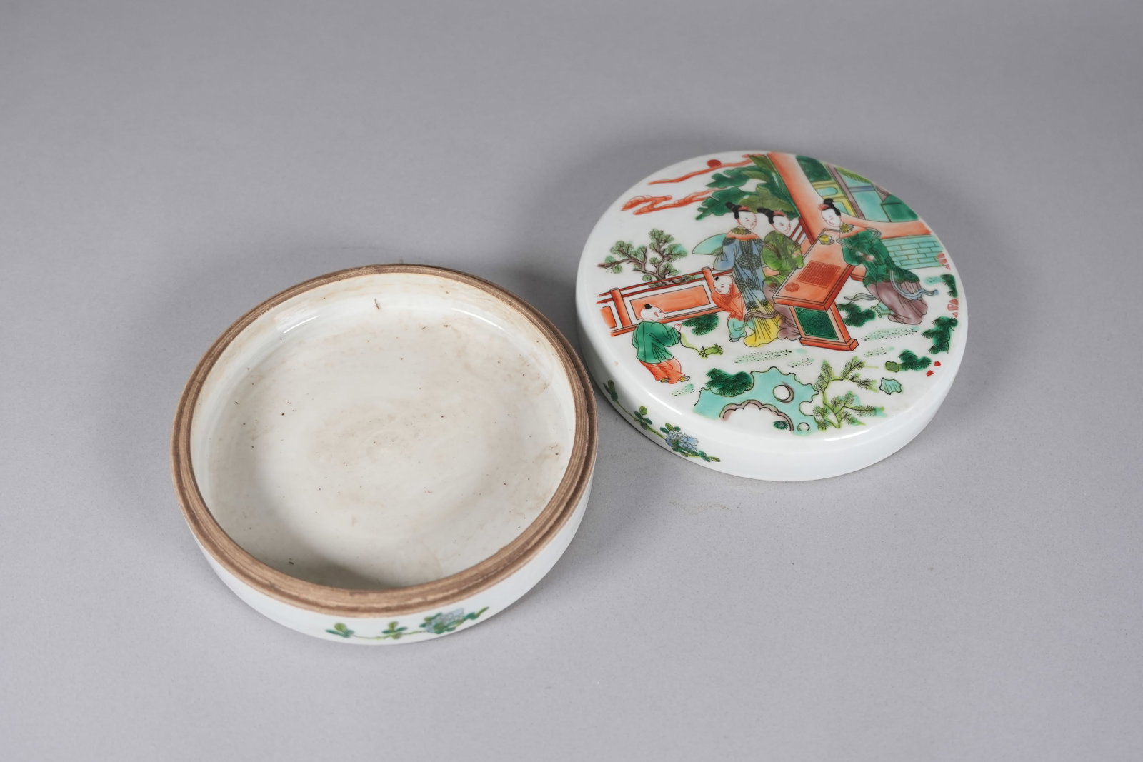 2 Chinese round porcelain box - 3