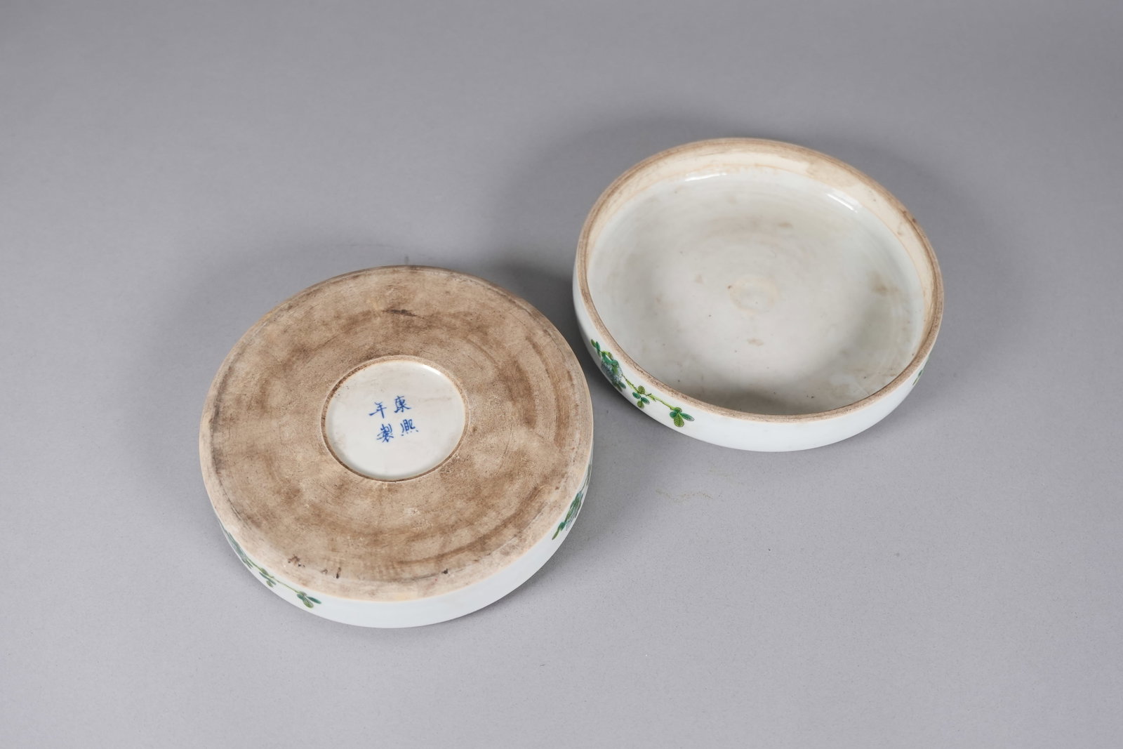 2 Chinese round porcelain box - 4