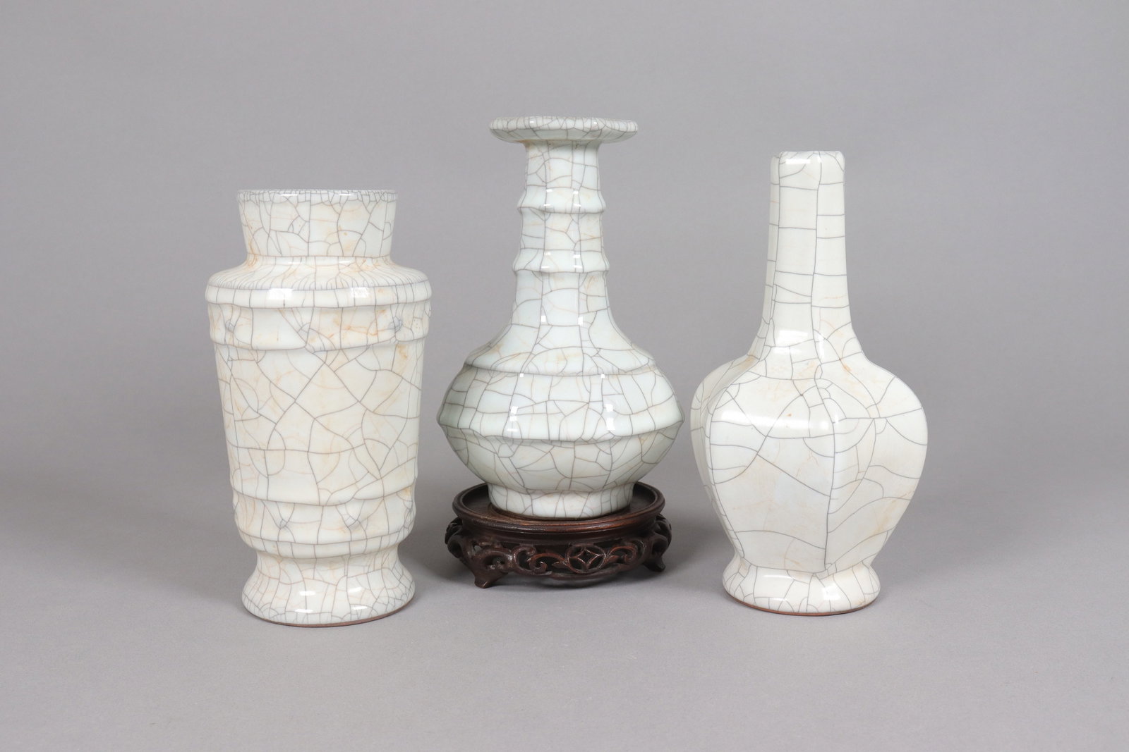 3 Chinese fine crackled vase: 3 Chinese fine crackled vase. Largest H: 8" x W: 4.25."