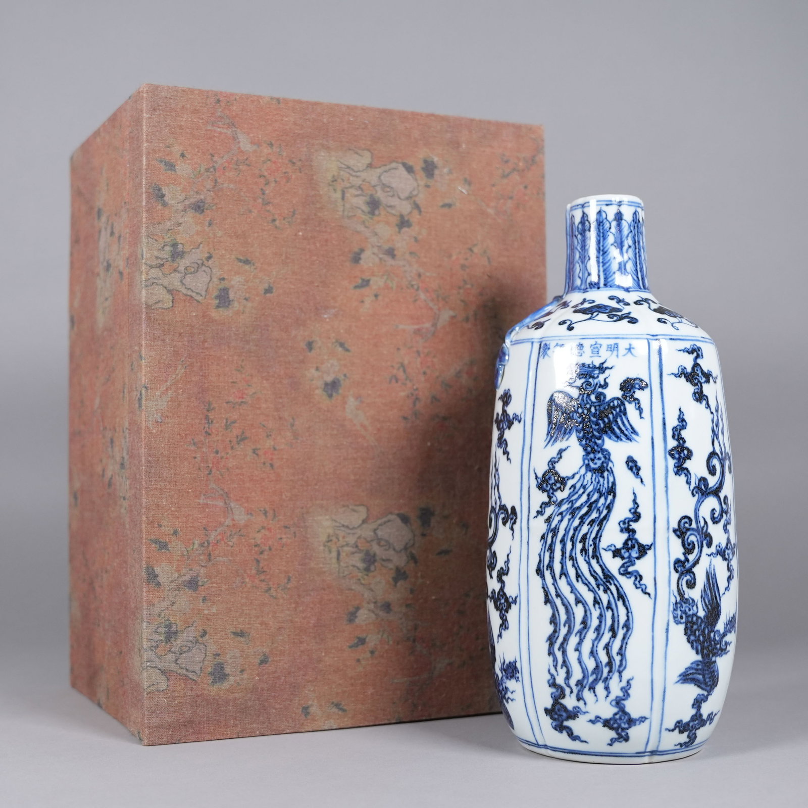 Chinese tall b/w fine vase with box: Chinese tall blue and white fine vase with heavy silk box. H: 11" x W: 5."