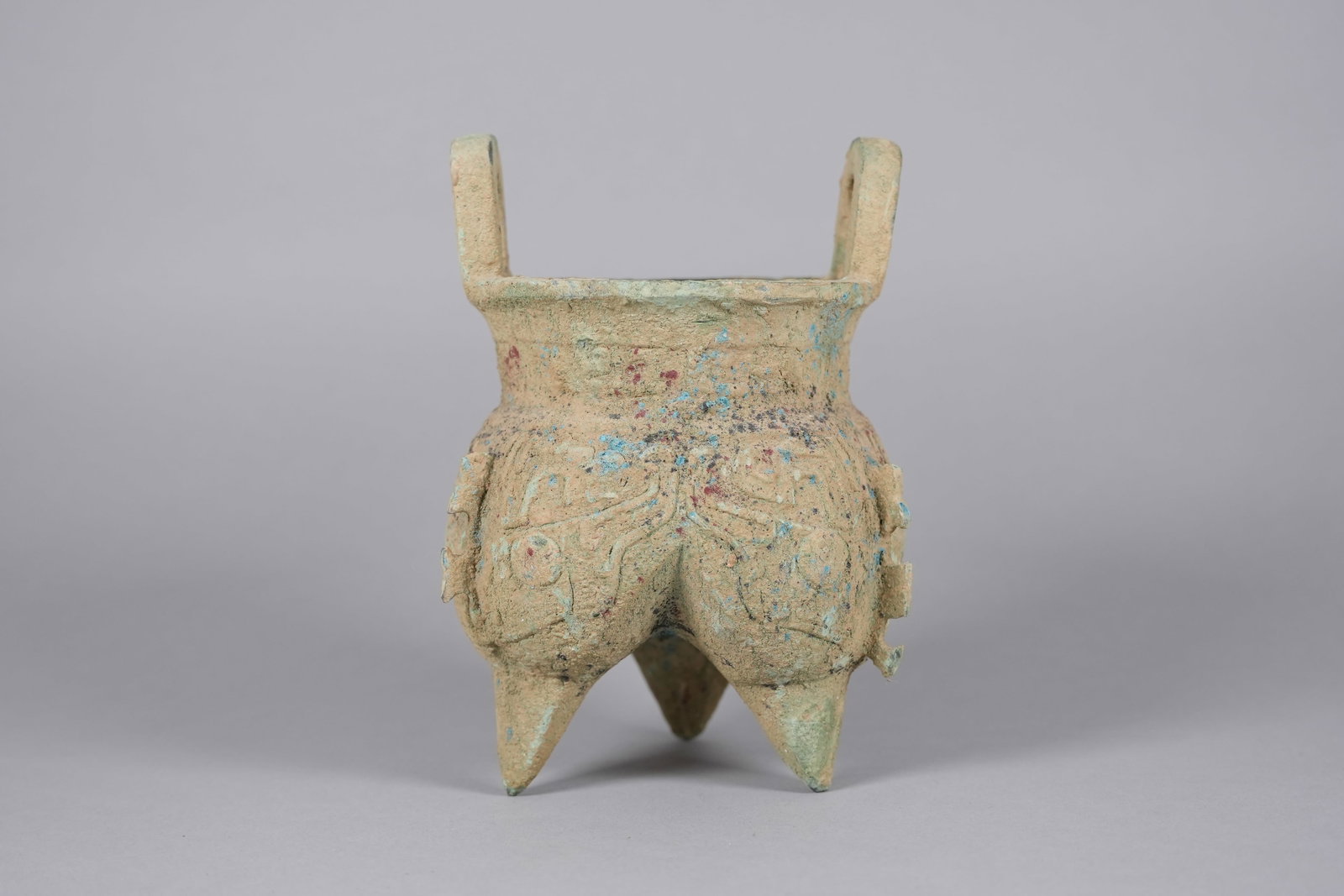 Chinese fine bronze vessel: Chinese fine bronze vessel. H: 9" x W: 7."