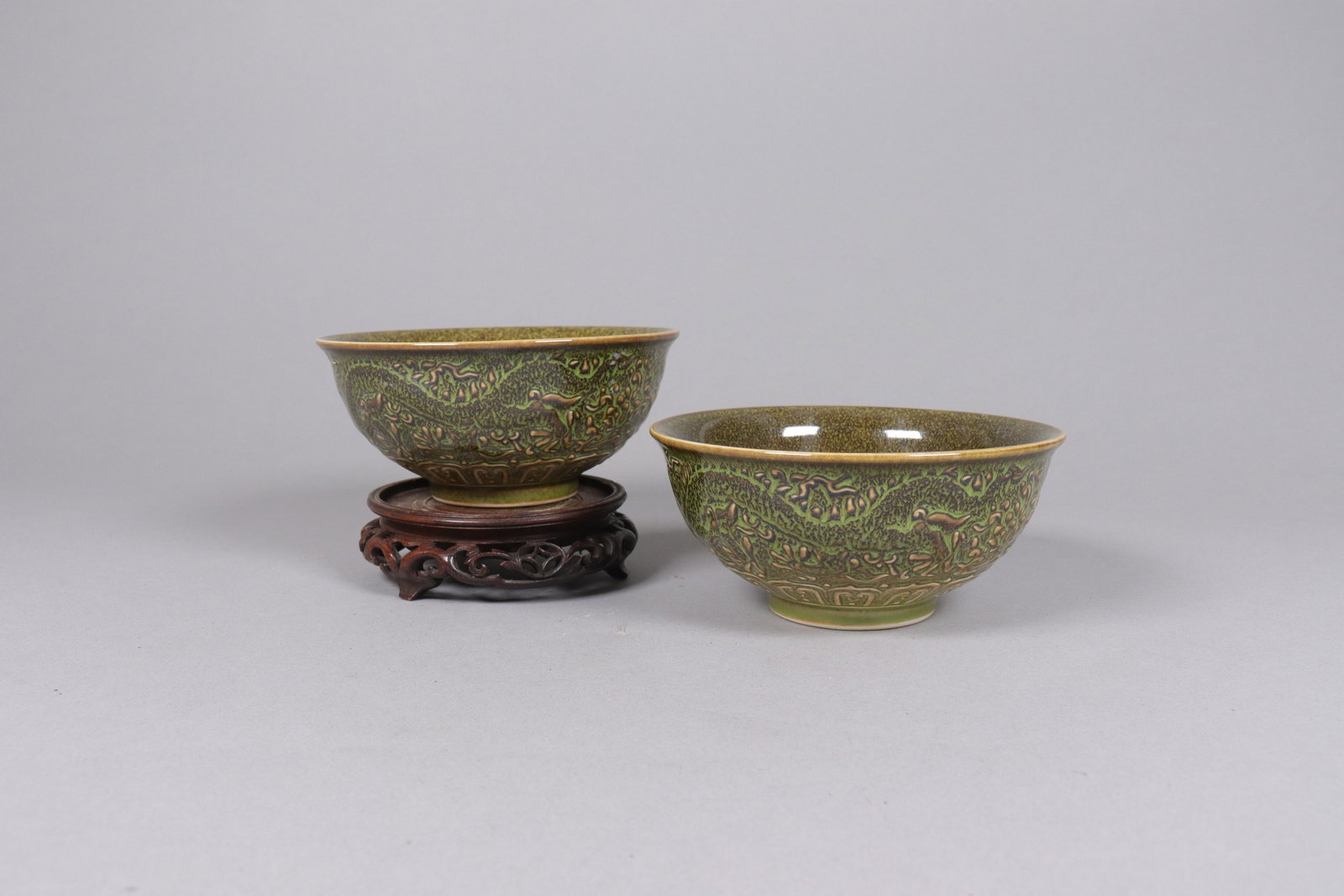 2 Chinese fine large bowls: 2 Chinese fine large bowls. Largest H: 2.8" x W: 6."
