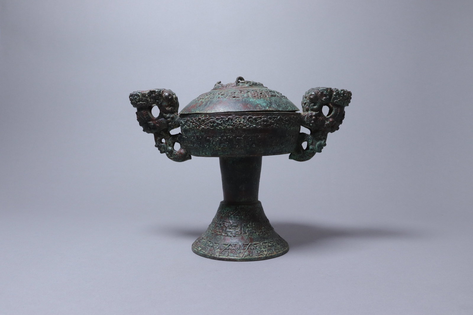 Chinese important bronze vessel estate (1 of 7)