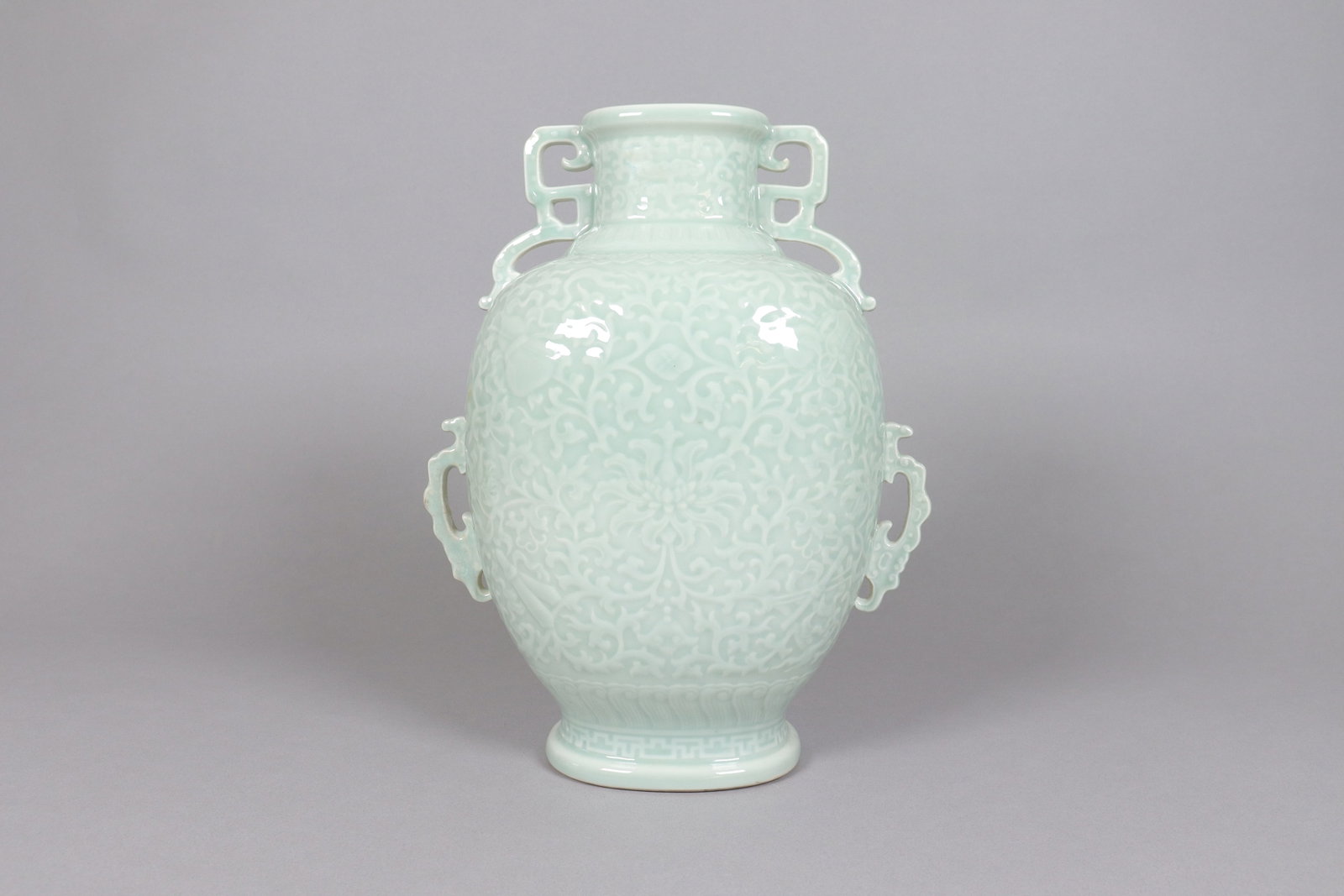 Chinese fine celadon vase (1 of 7)