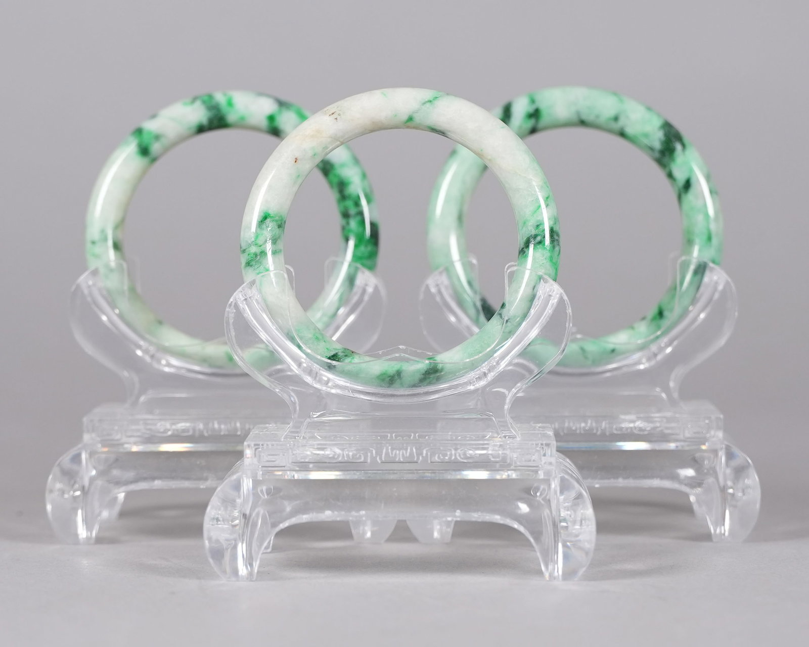 Lots Chinese fine bangles: Lots Chinese fine bangles.