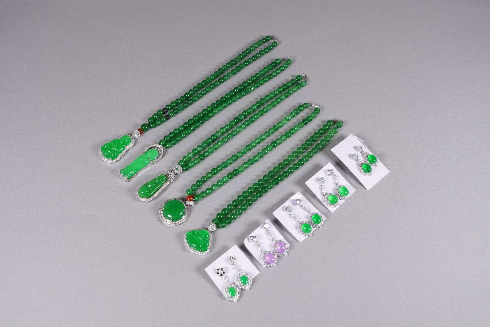 Lots Chinese apple green fine jewelry: Lots Chinese apple green fine jewelry.