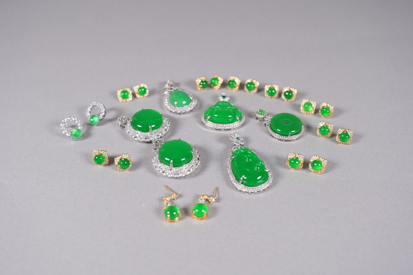 Lots Chinese apple green jewelry: Lots Chinese apple green jewelry.