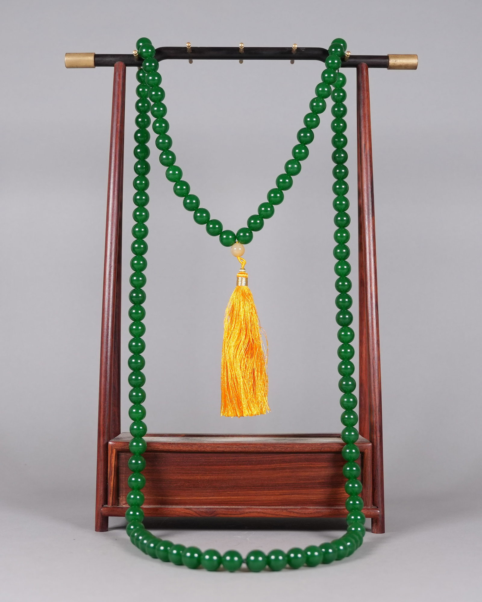 Chinese long apple green beaded necklace: Chinese long apple green beaded necklace.