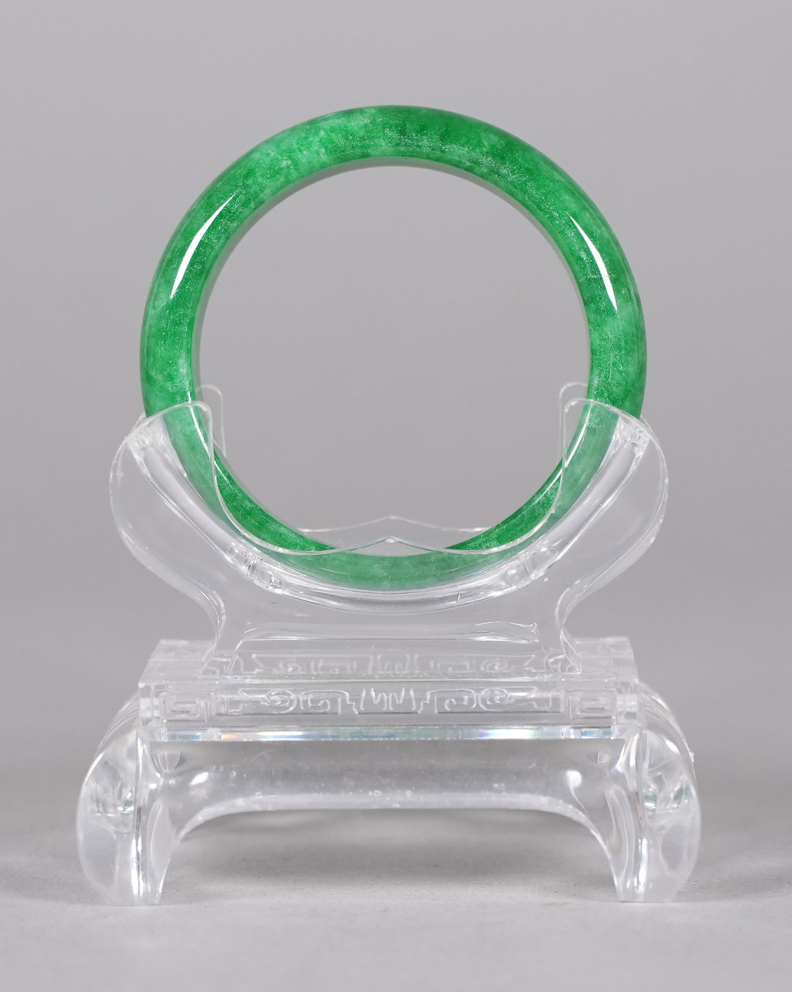 Chinese apple green fine bangle: Chinese apple green fine bangle.