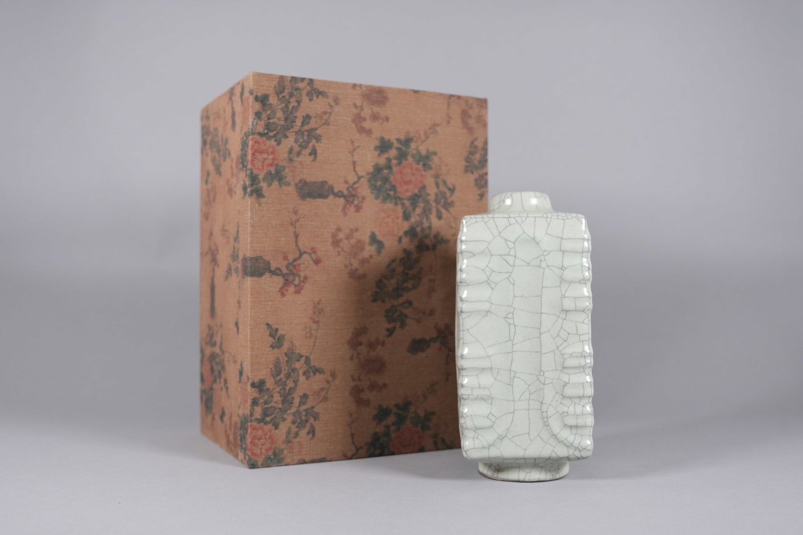 Chinese fine crackled square vase (1 of 7)