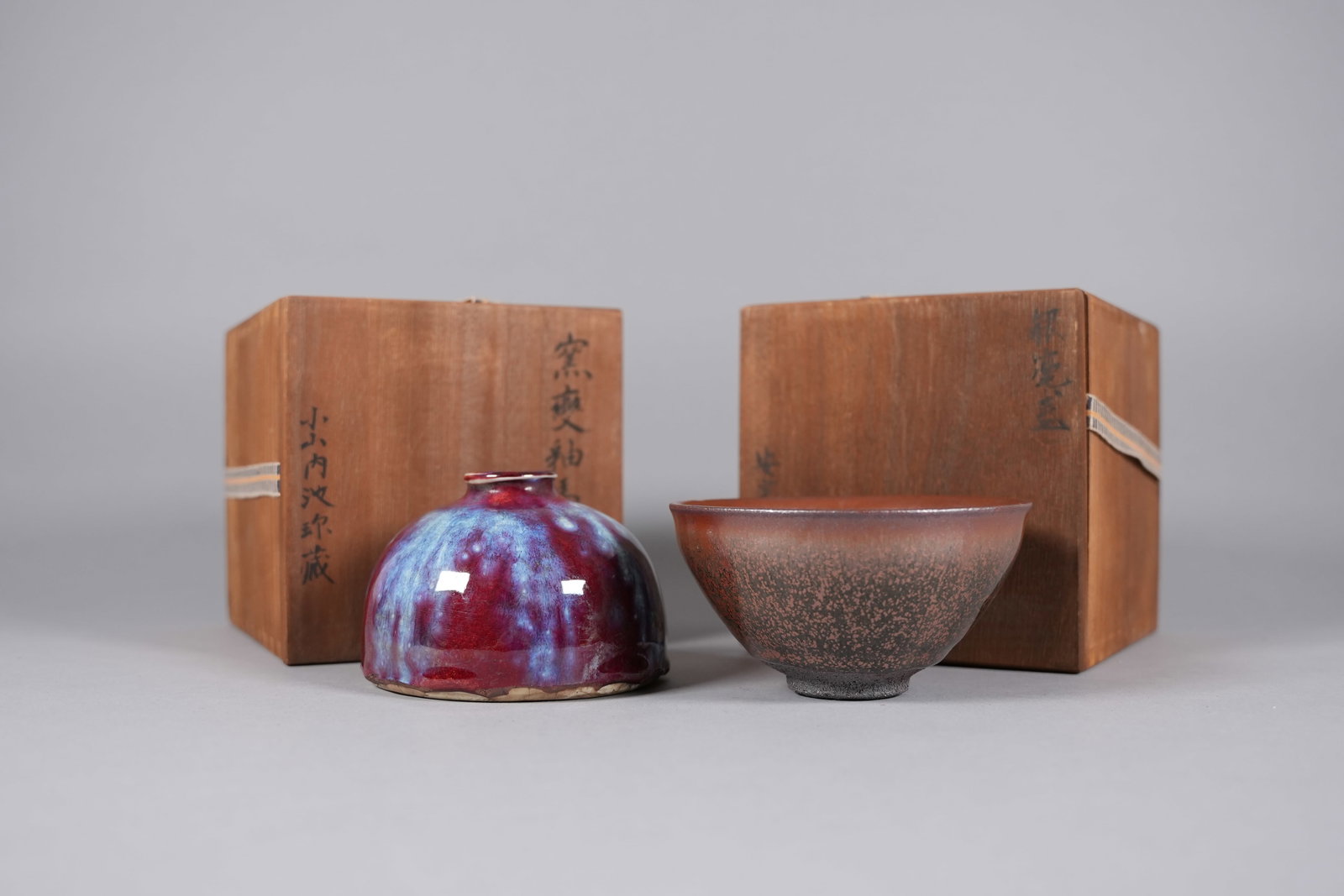 2 Chinese porcelains with wooden box (1 of 7)