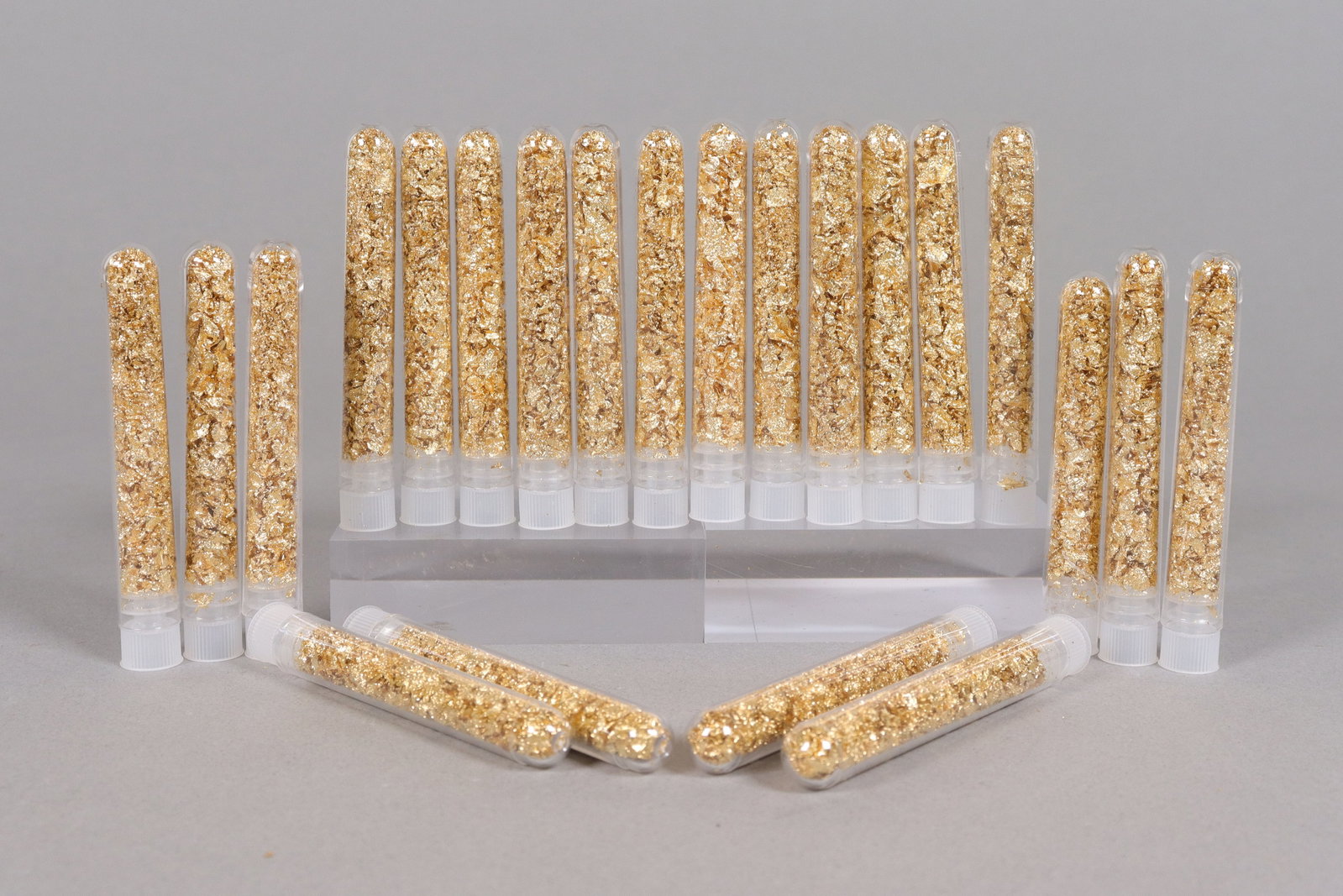 Lots gold flakes ungraded: Lots gold flakes ungraded. We do not guarantee its material, age and grading. All sales are final, no return. Condition selling it as is.