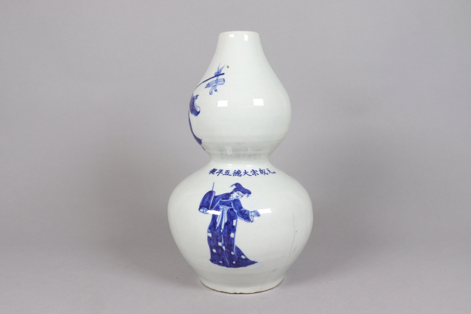 Chinese tall gourd vase: Chinese fine tall gourd vase. H: 14" x W: 8."