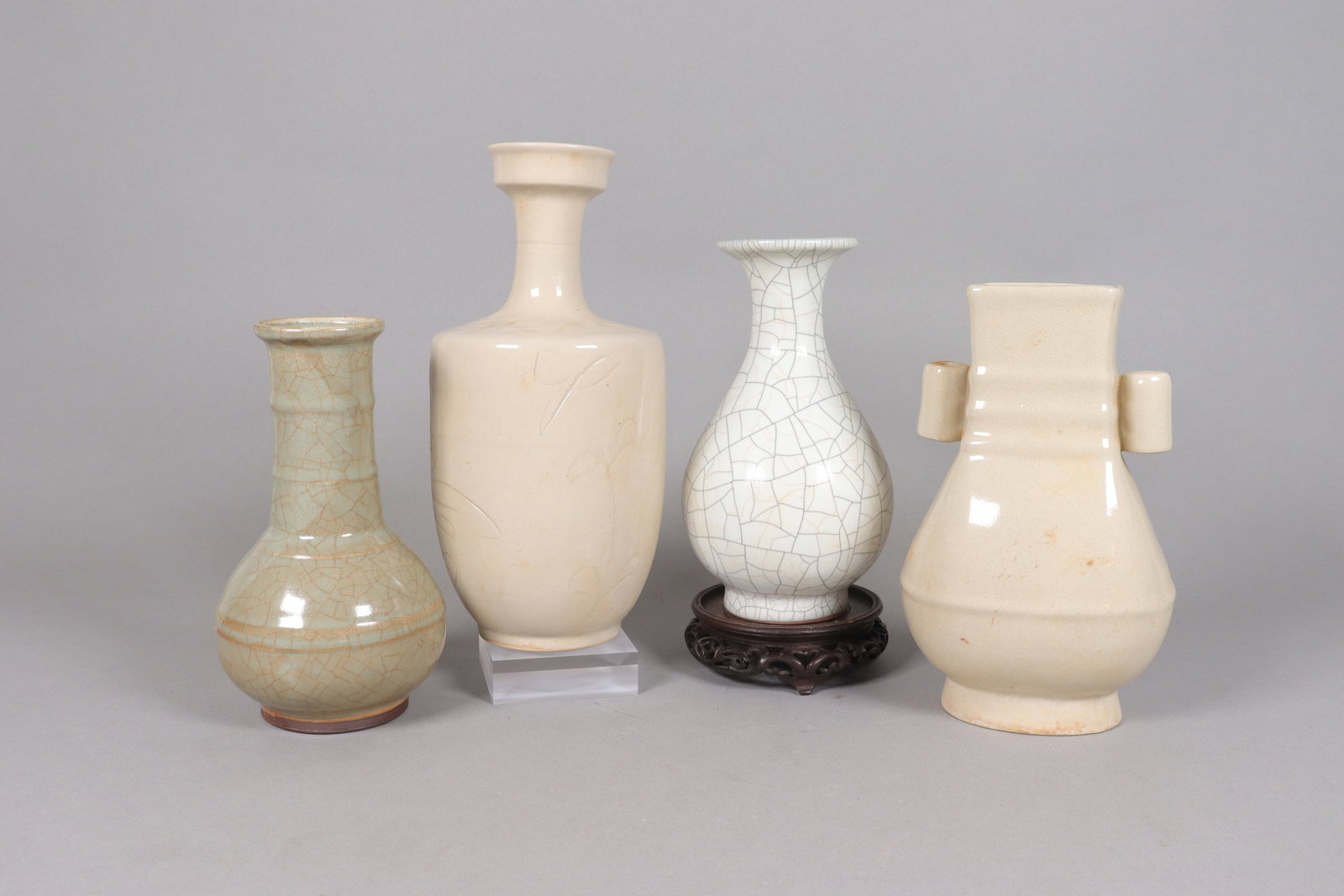 4 Chinese fine vase: 4 Chinese fine vase, largest H: 10.25" x W: 5."