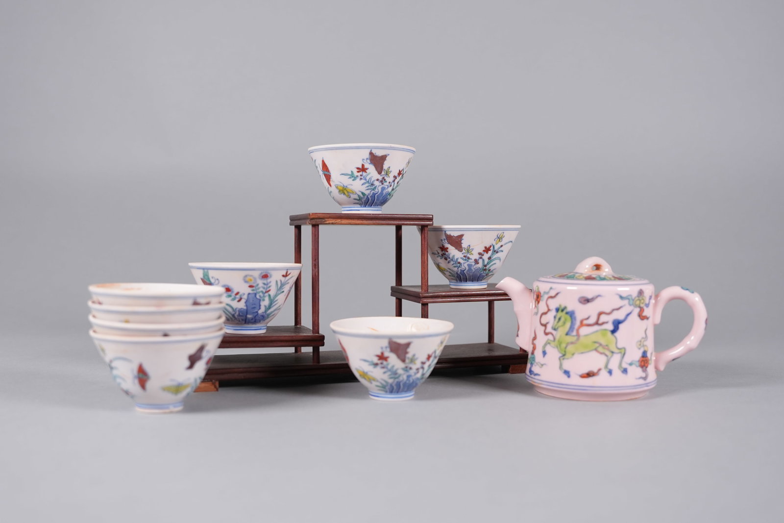 Lots Chinese fine ceramics: Lots Chinese fine ceramics. Largest H: 3" x W: 5."