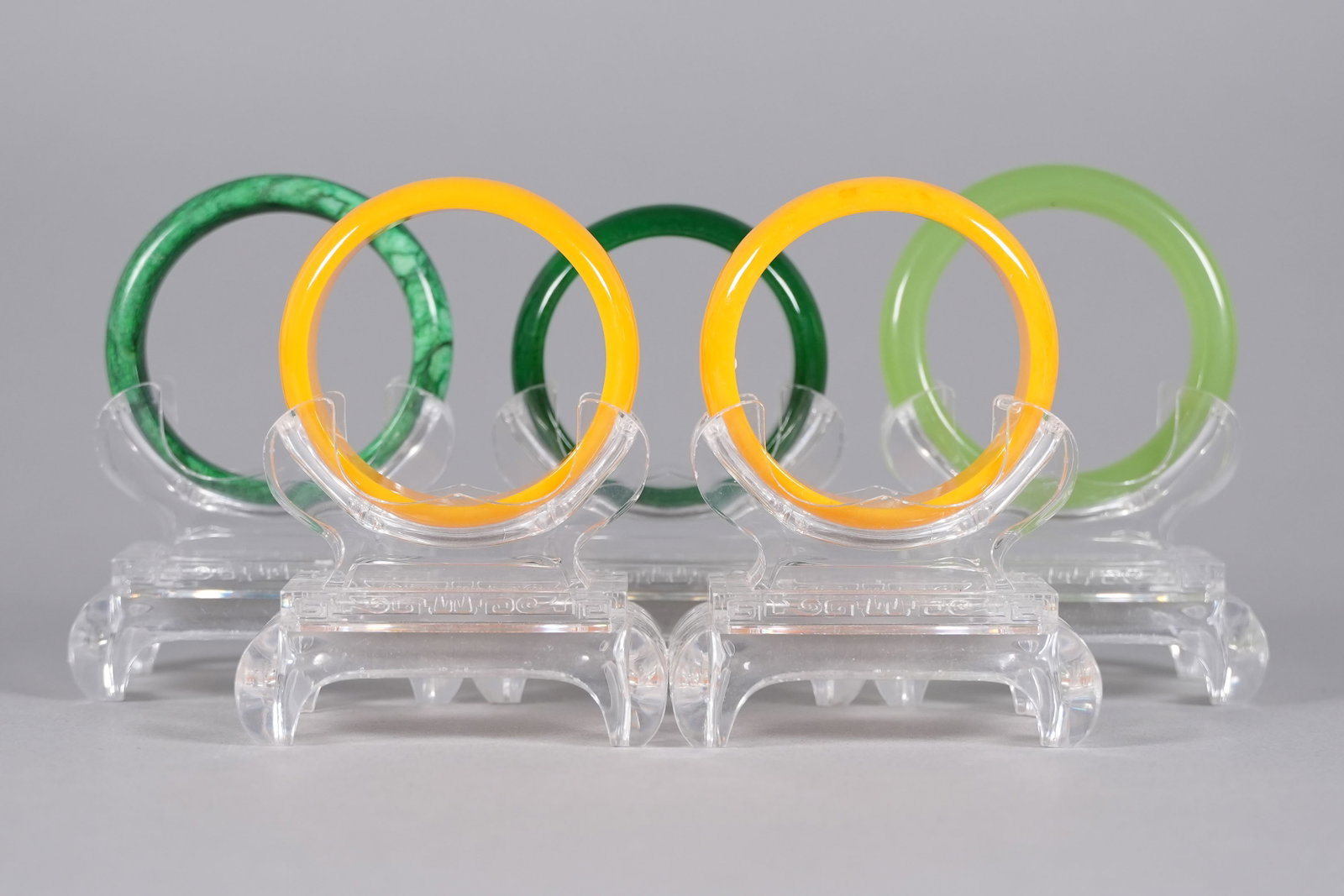 Lots Chinese fine bangles: Lots Chinese fine bangles.